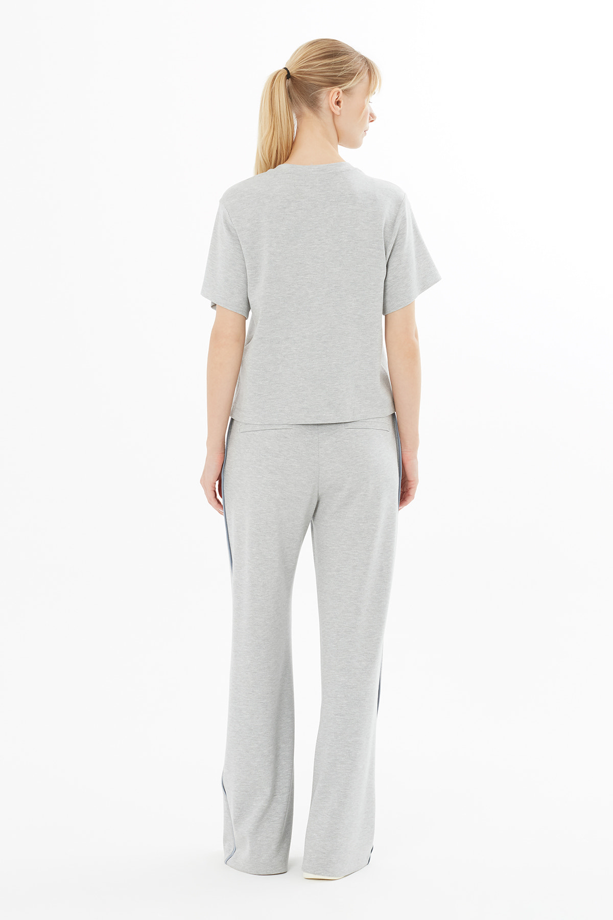 İçi Elyaflı Aksesuarlı T-shirt