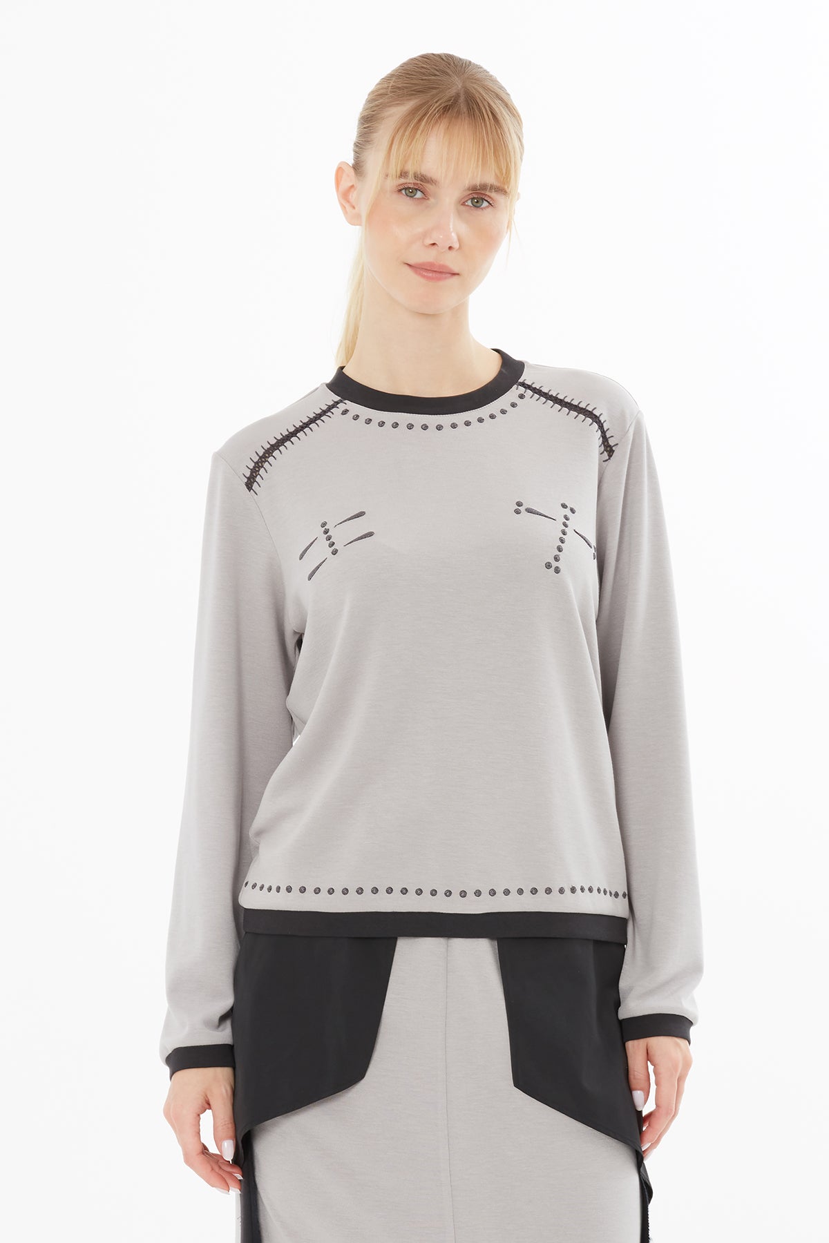 Çoban Dikiş Detaylı Nakışlı Sweatshirt