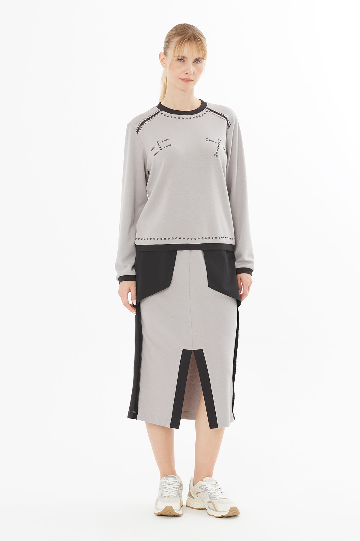 Çoban Dikiş Detaylı Nakışlı Sweatshirt