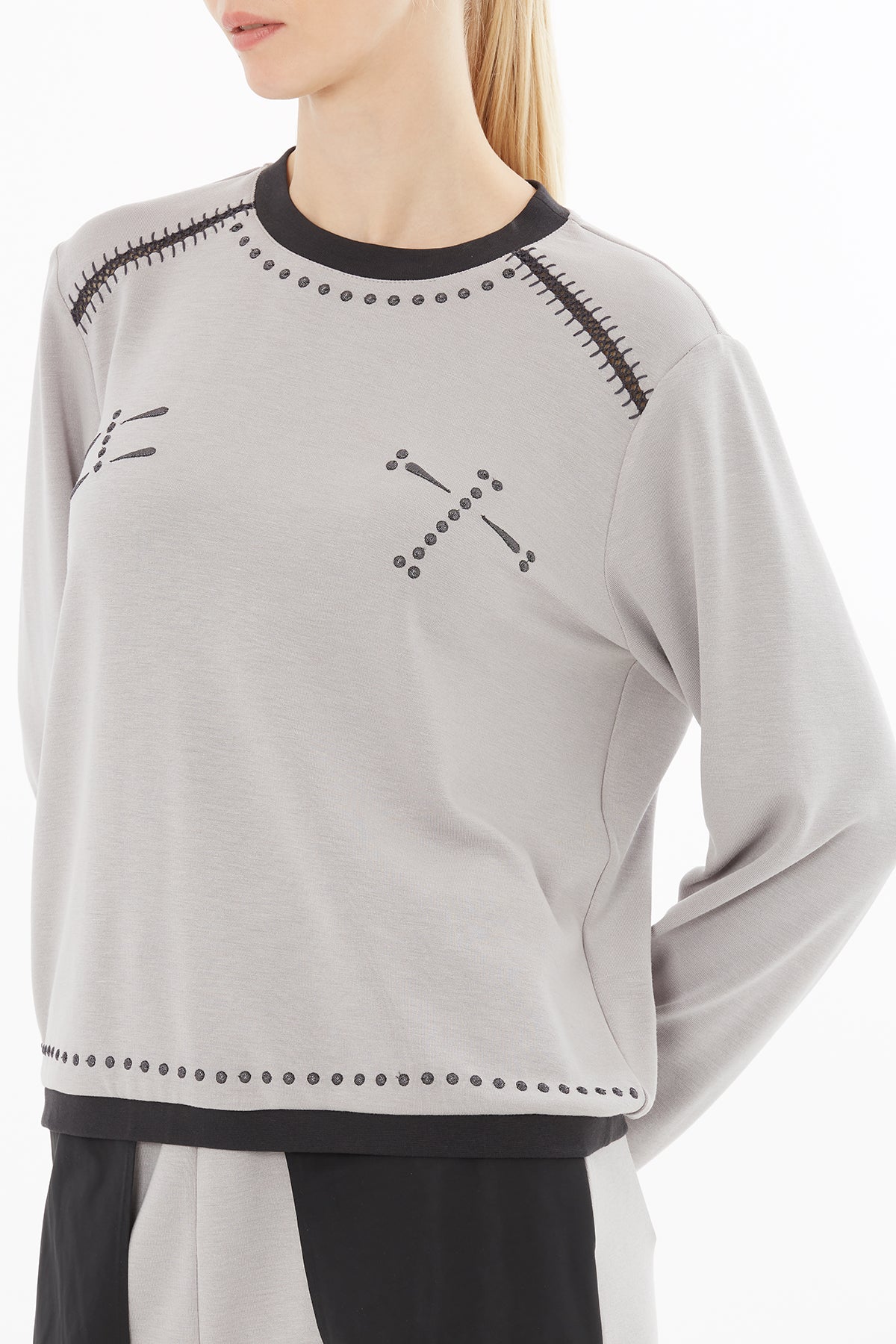 Çoban Dikiş Detaylı Nakışlı Sweatshirt