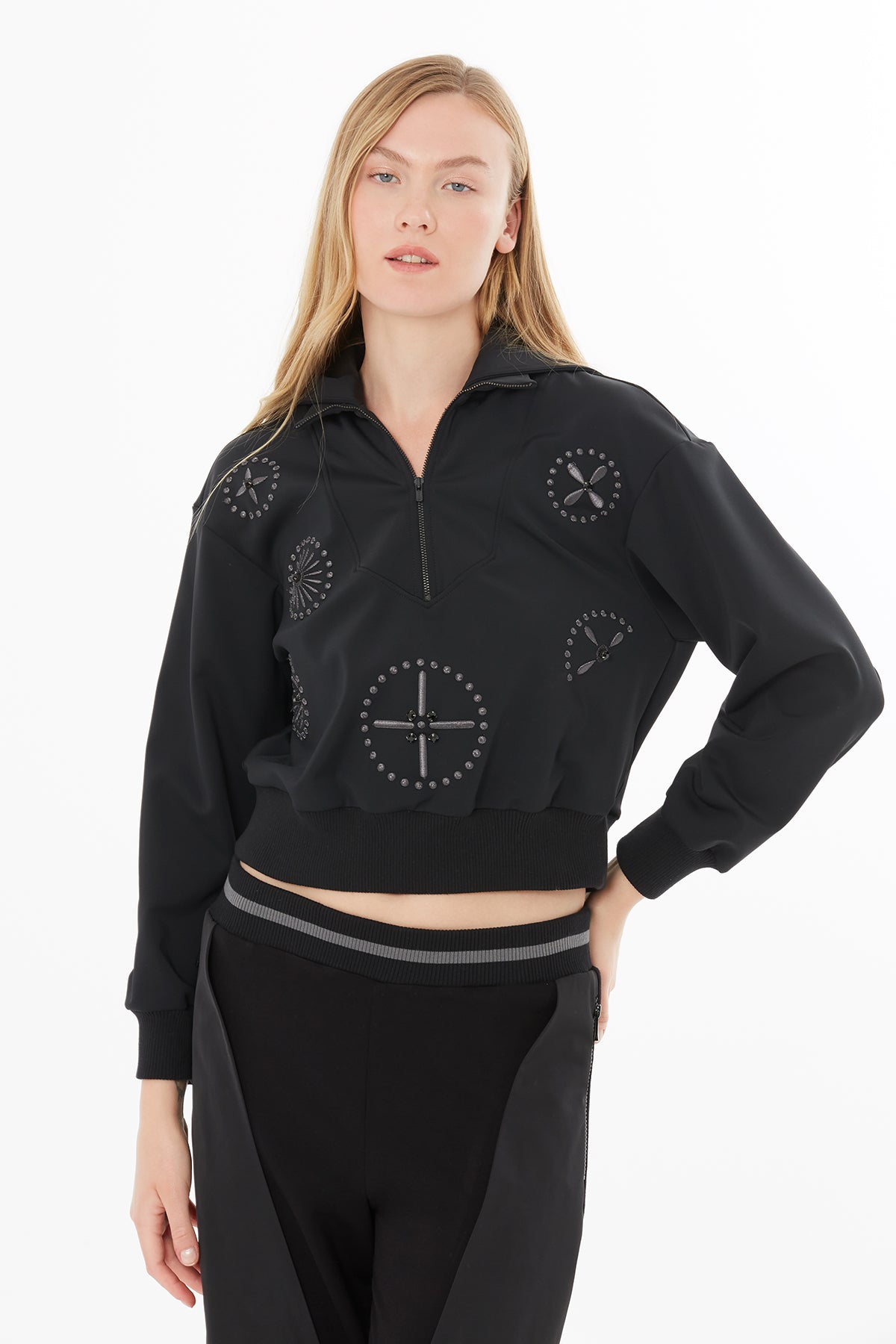 Önden Fermuarlı İşlemeli Nakışlı Sweatshirt