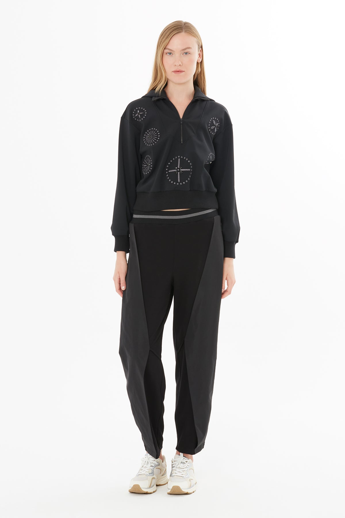 Önden Fermuarlı İşlemeli Nakışlı Sweatshirt