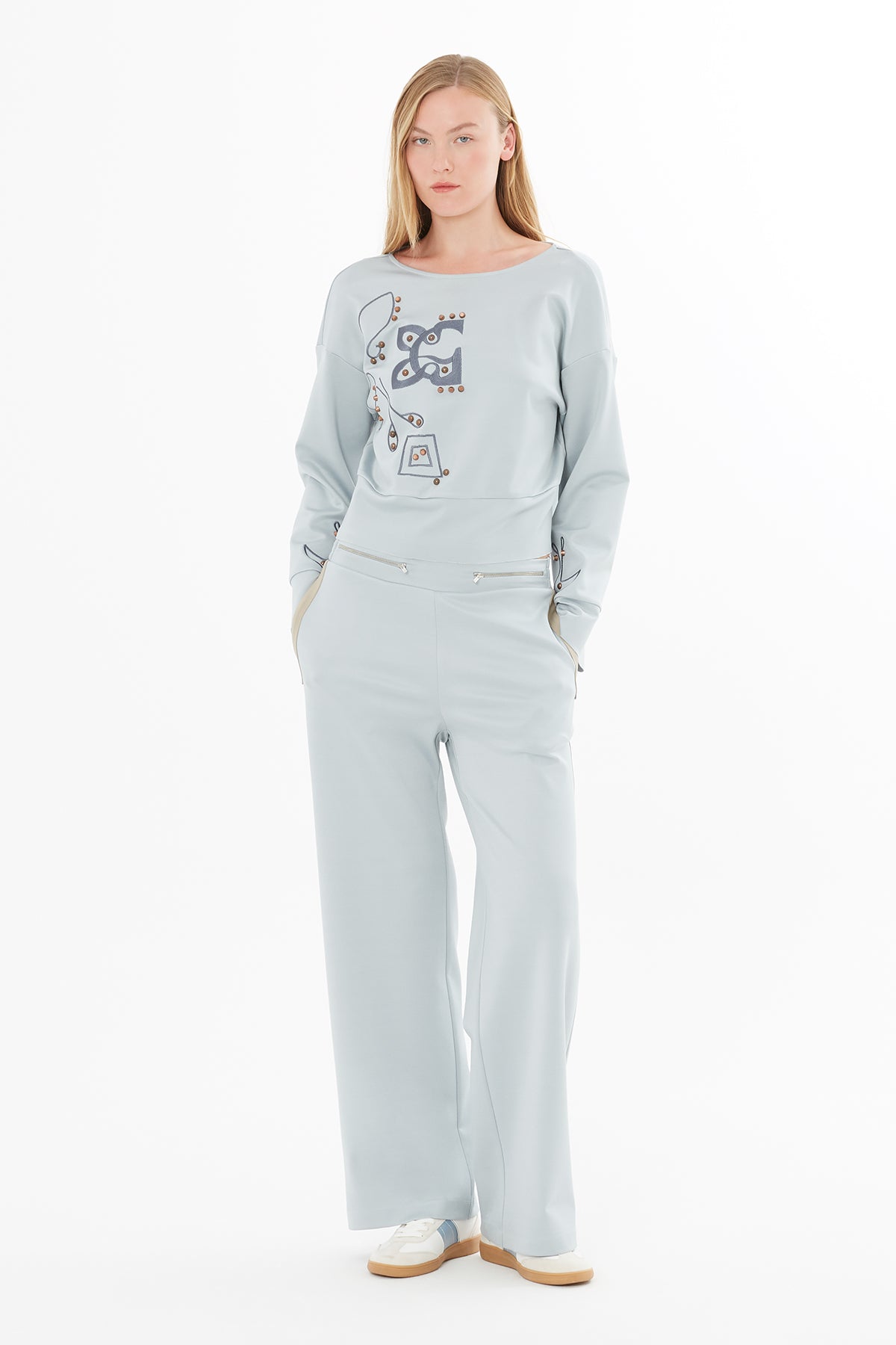 Aksesuarlı Nakışlı Sweatshirt