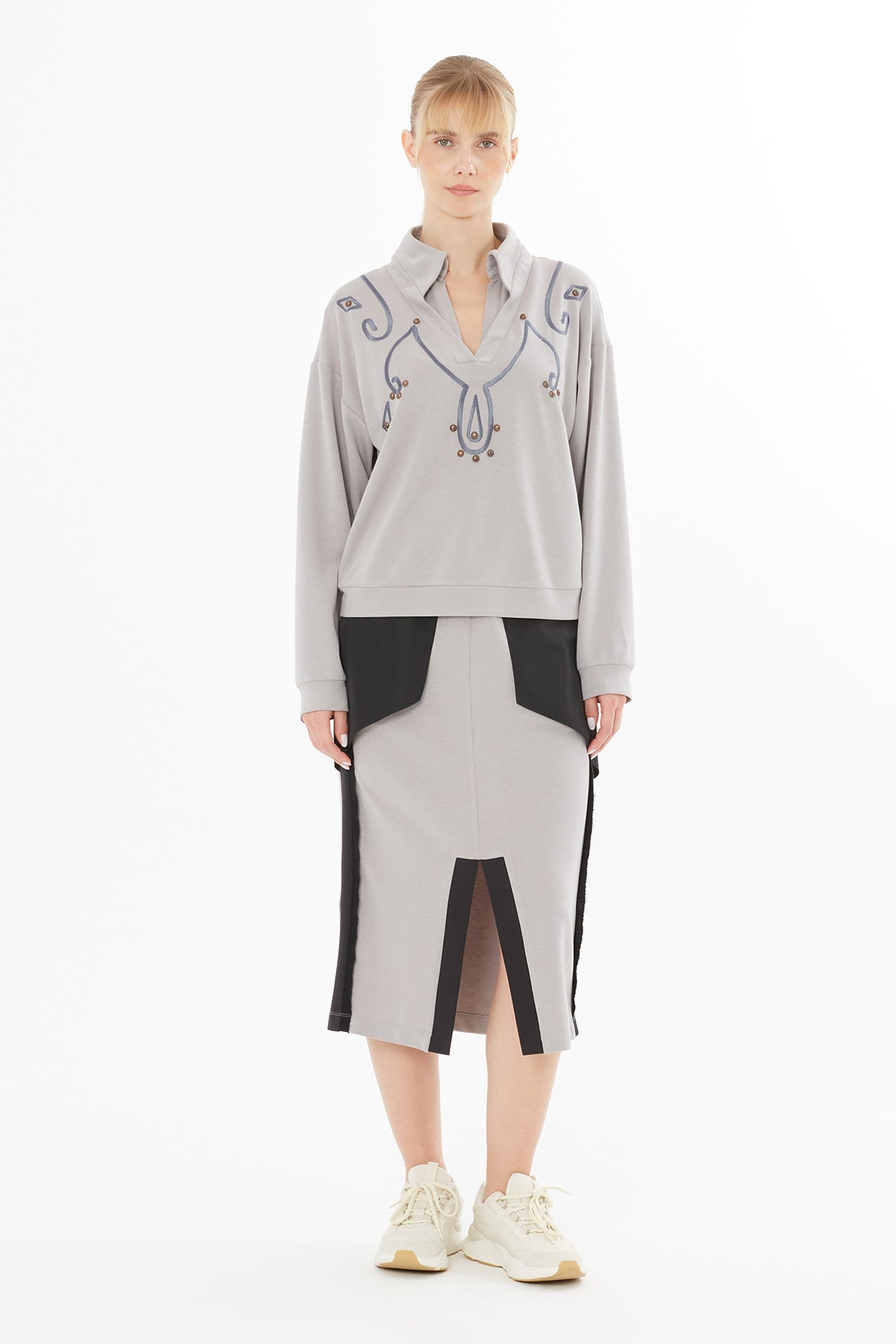 Aksesuarlı Nakış Detaylı Sweatshirt