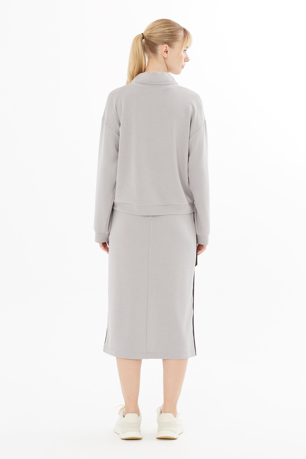 Aksesuarlı Nakış Detaylı Bluz