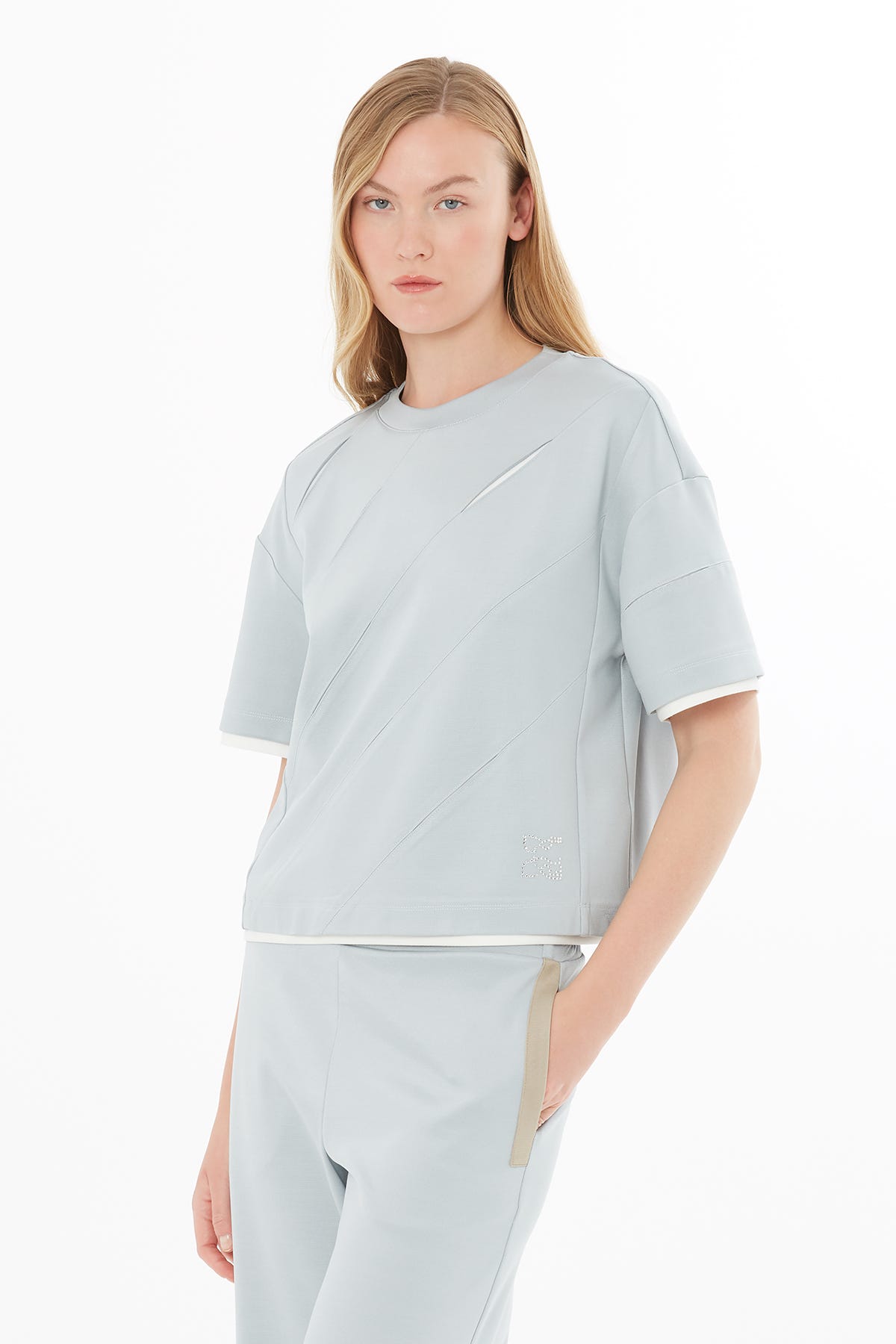 Kesik Detaylı Garnili T-Shirt