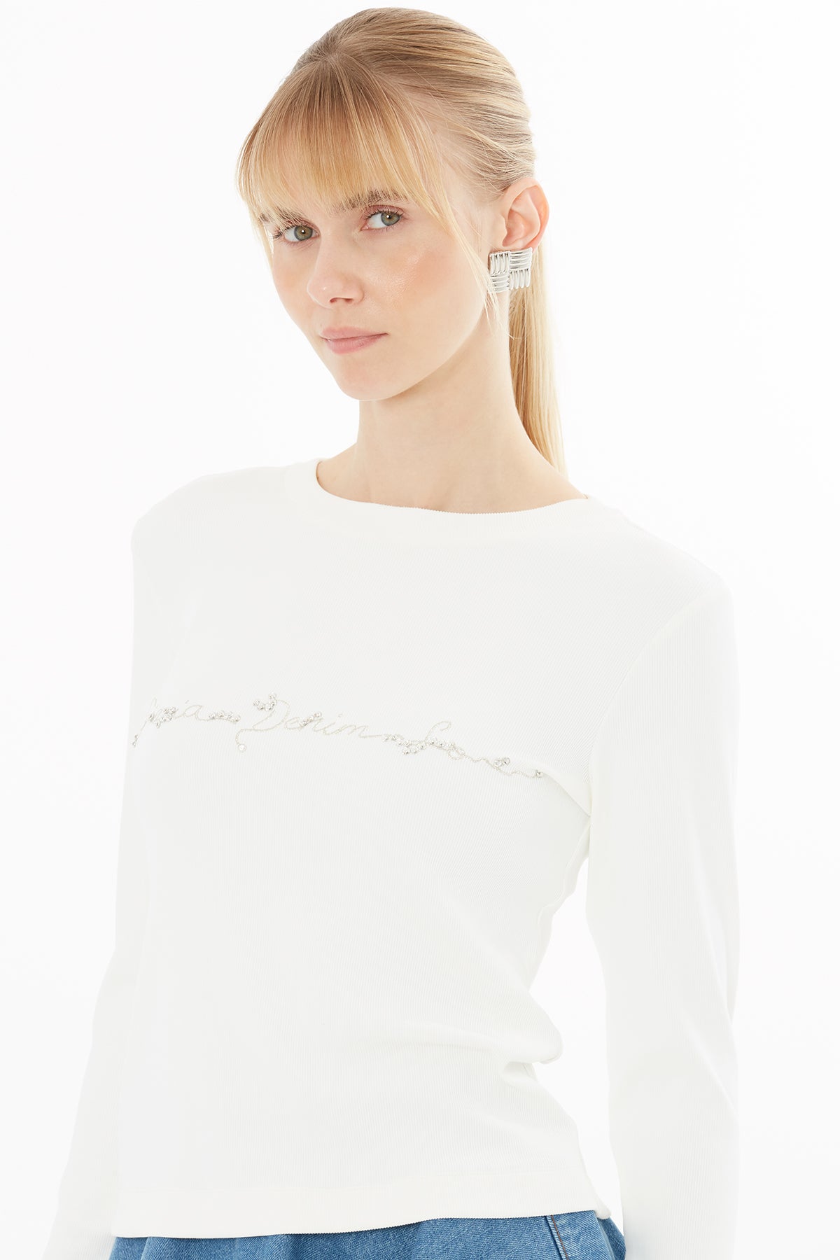 Simli Nakış Detaylı Ve İşlemeli T-Shirt