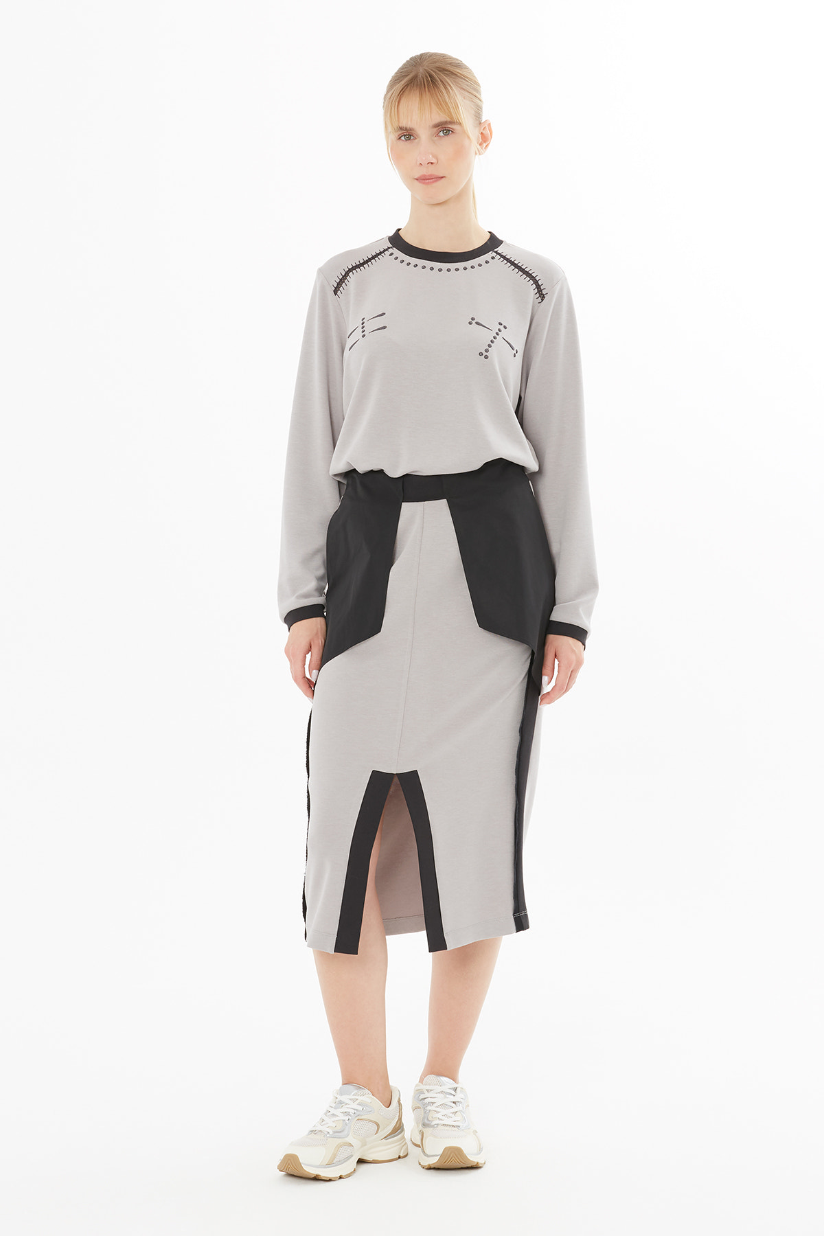 Kontrast Detaylı Yırtmaçlı Etek