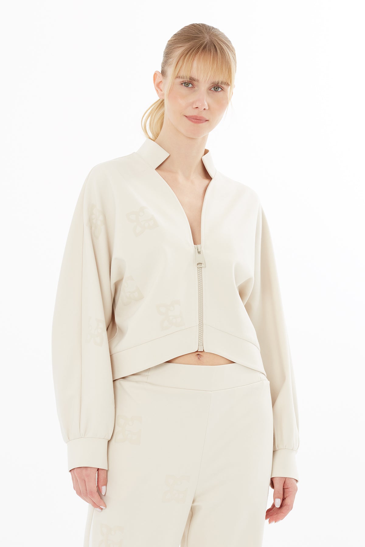 Yarasa Kollu Logo Baskılı Ceket