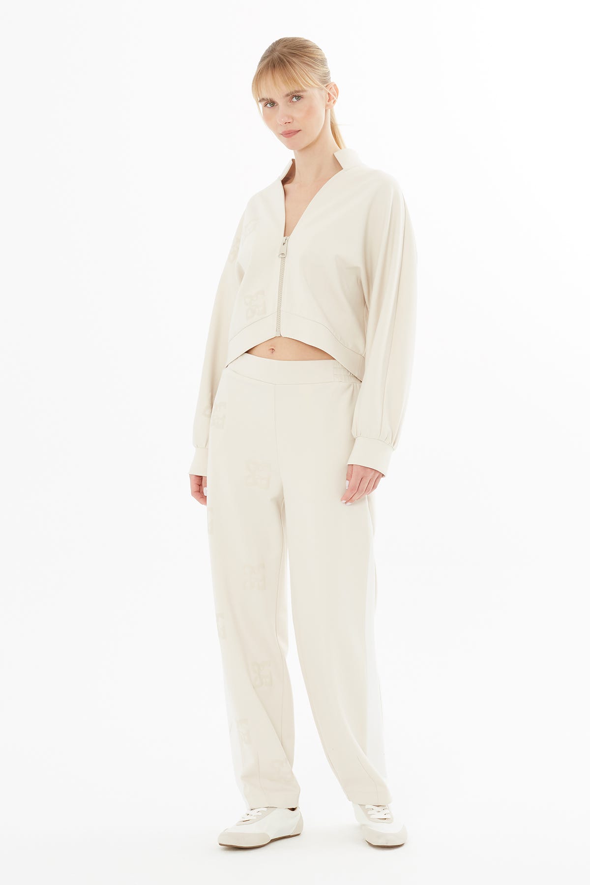 Yarasa Kollu Logo Baskılı Eşofman Üstü