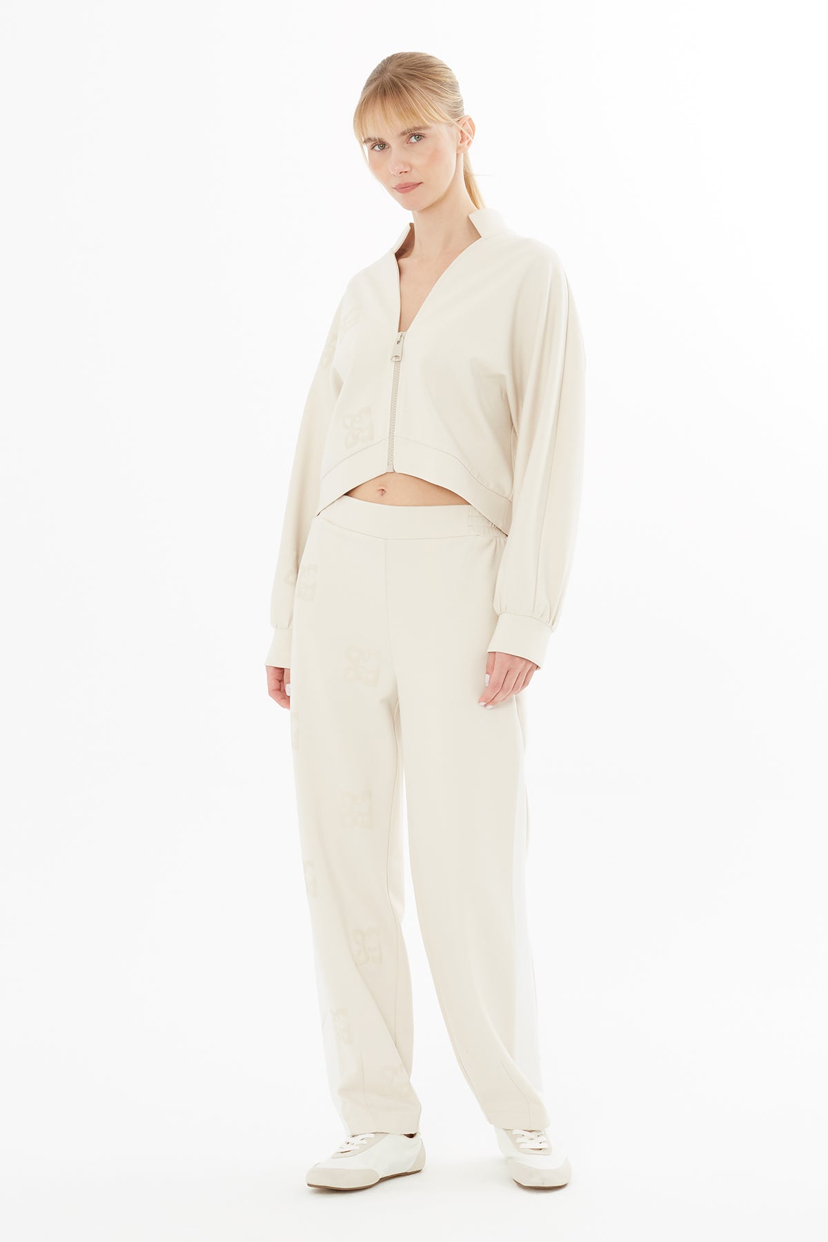 Yarasa Kollu Logo Baskılı Ceket