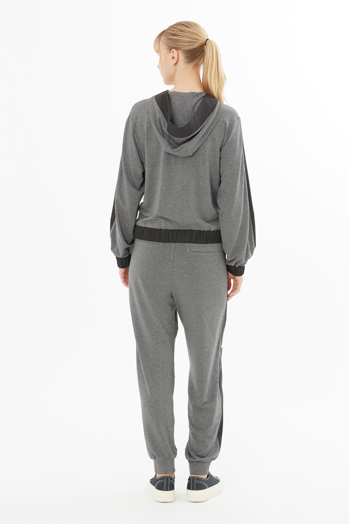 Kontras Detaylı Nakışlı Ceket