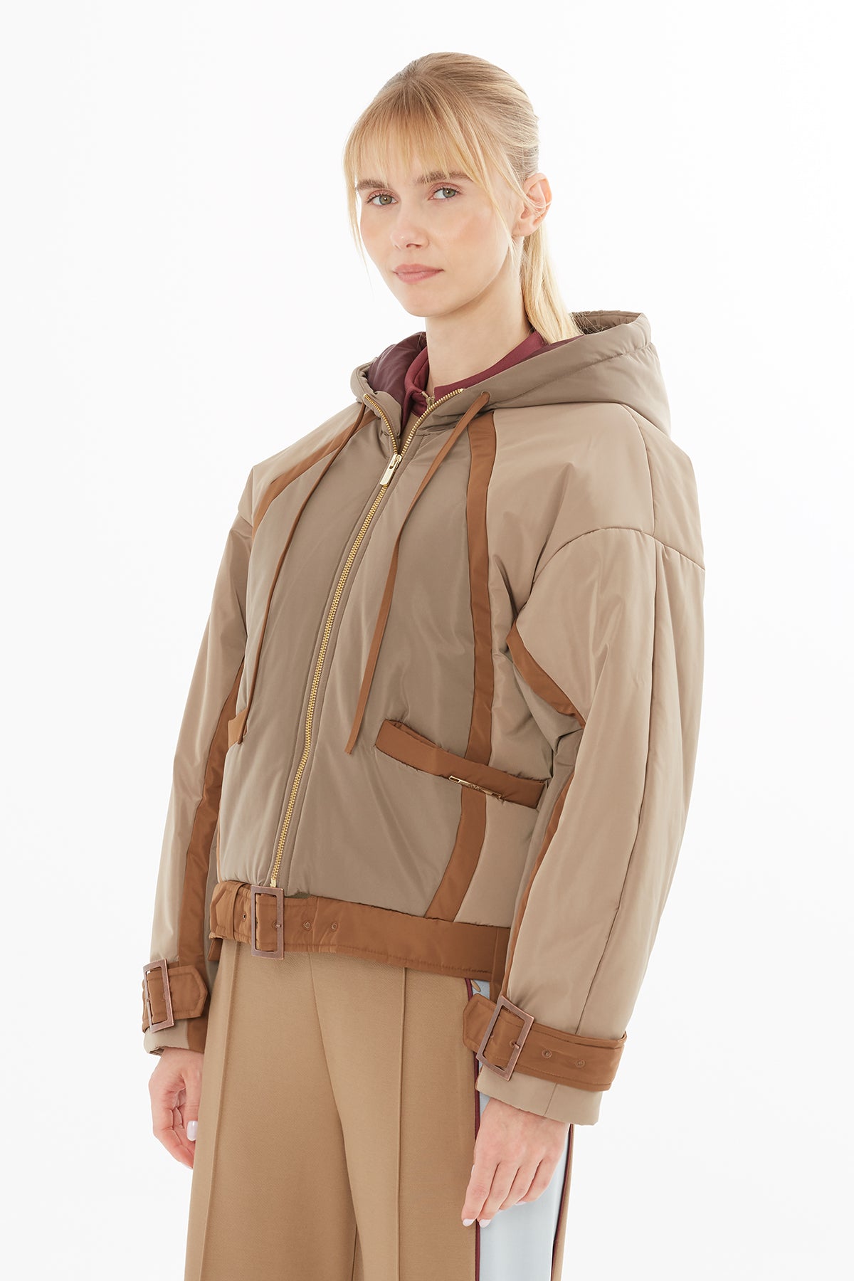 Toka Detaylı Kısa Şişme Mont