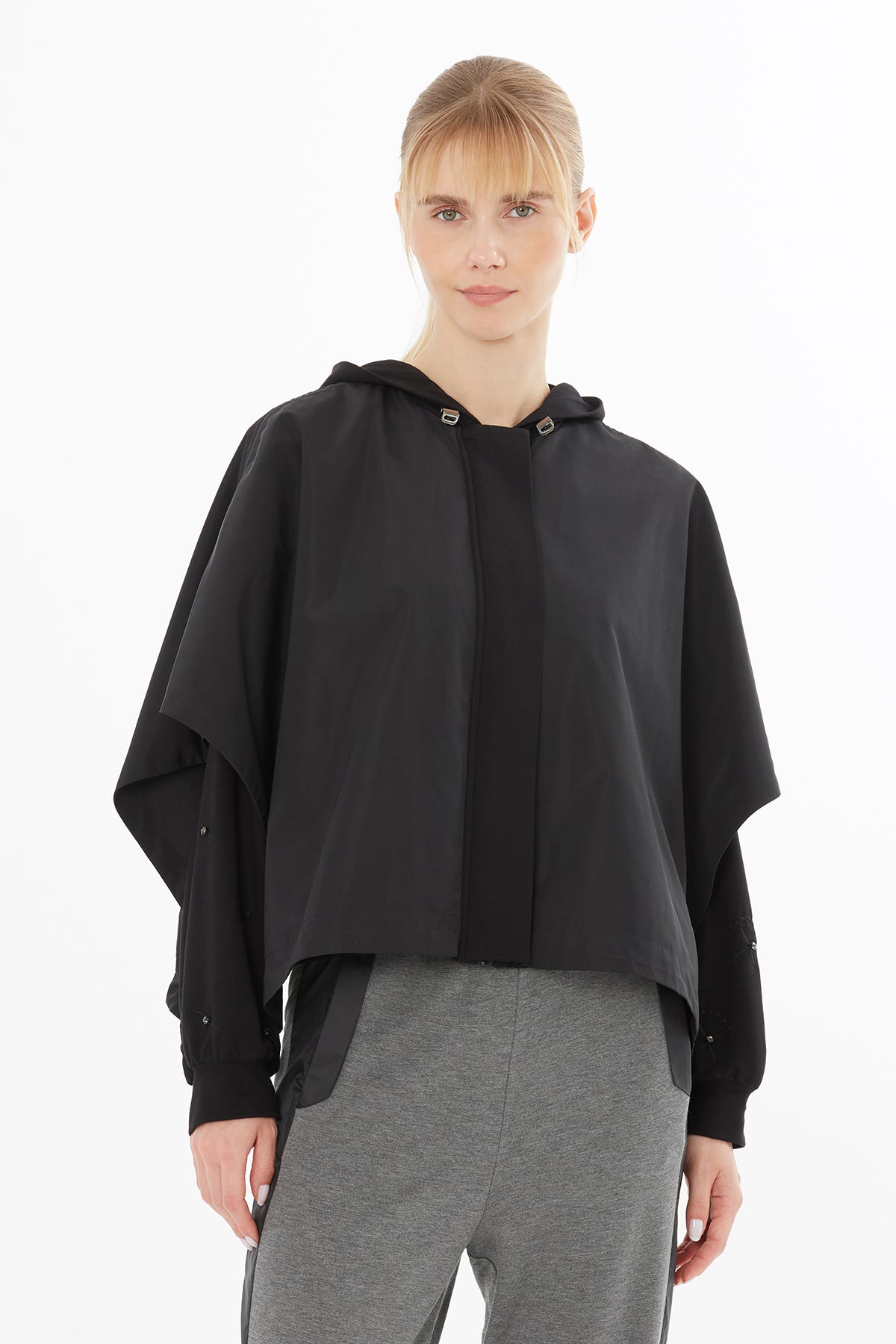 Nakış Üzeri İşleme Detaylı Yağmurluk