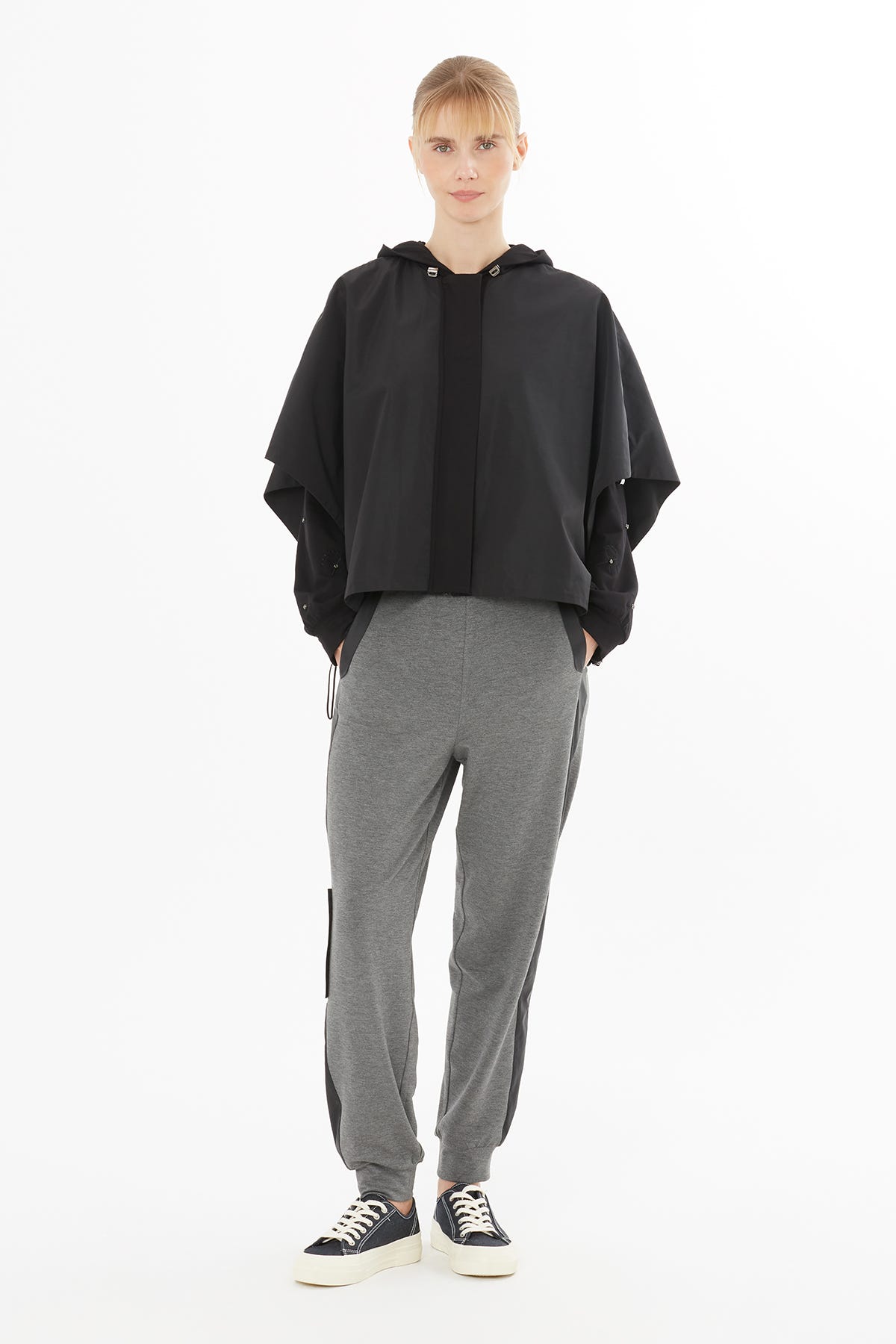 Nakış Üzeri İşleme Detaylı Yağmurluk