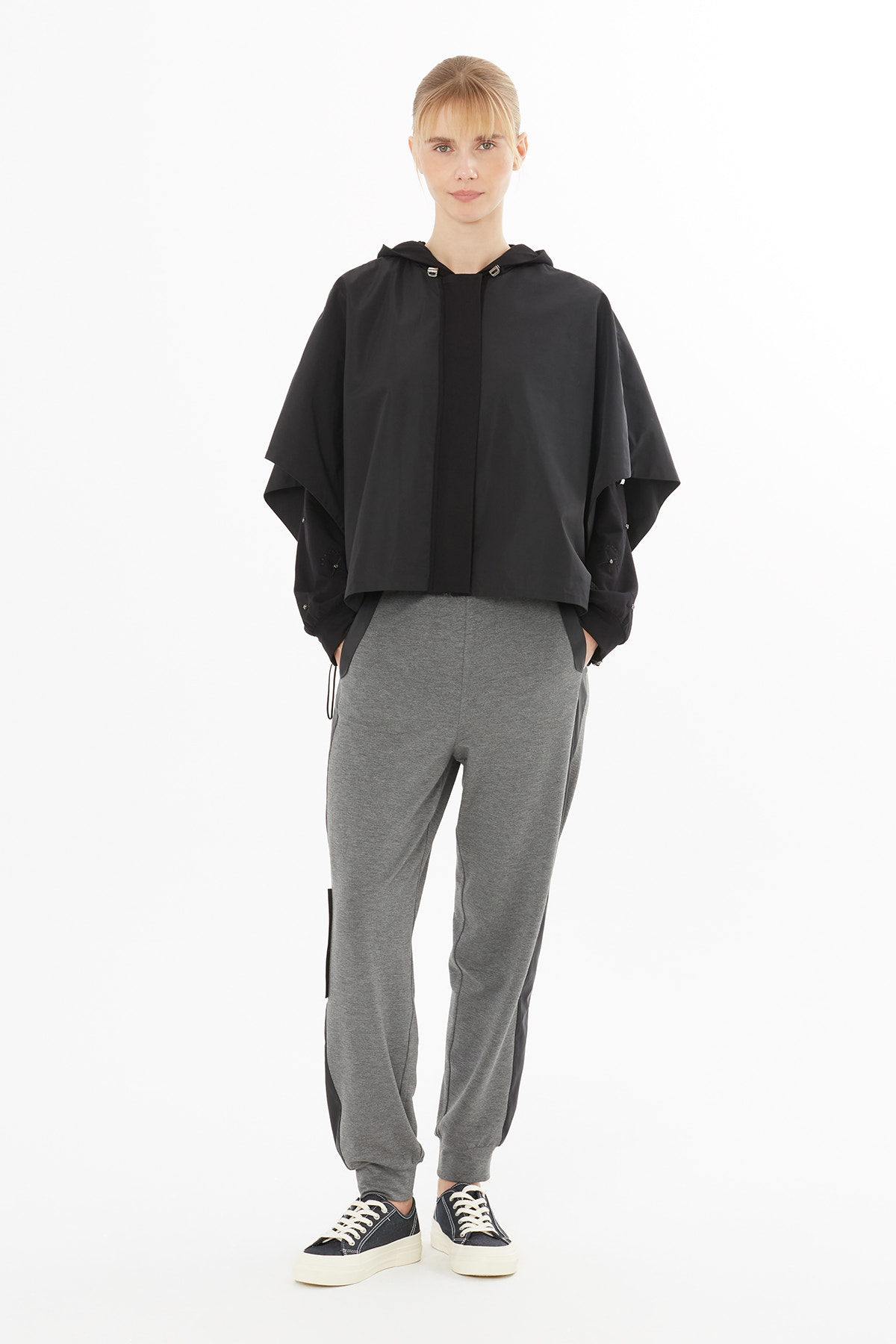 Nakış Üzeri İşleme Detaylı Yağmurluk