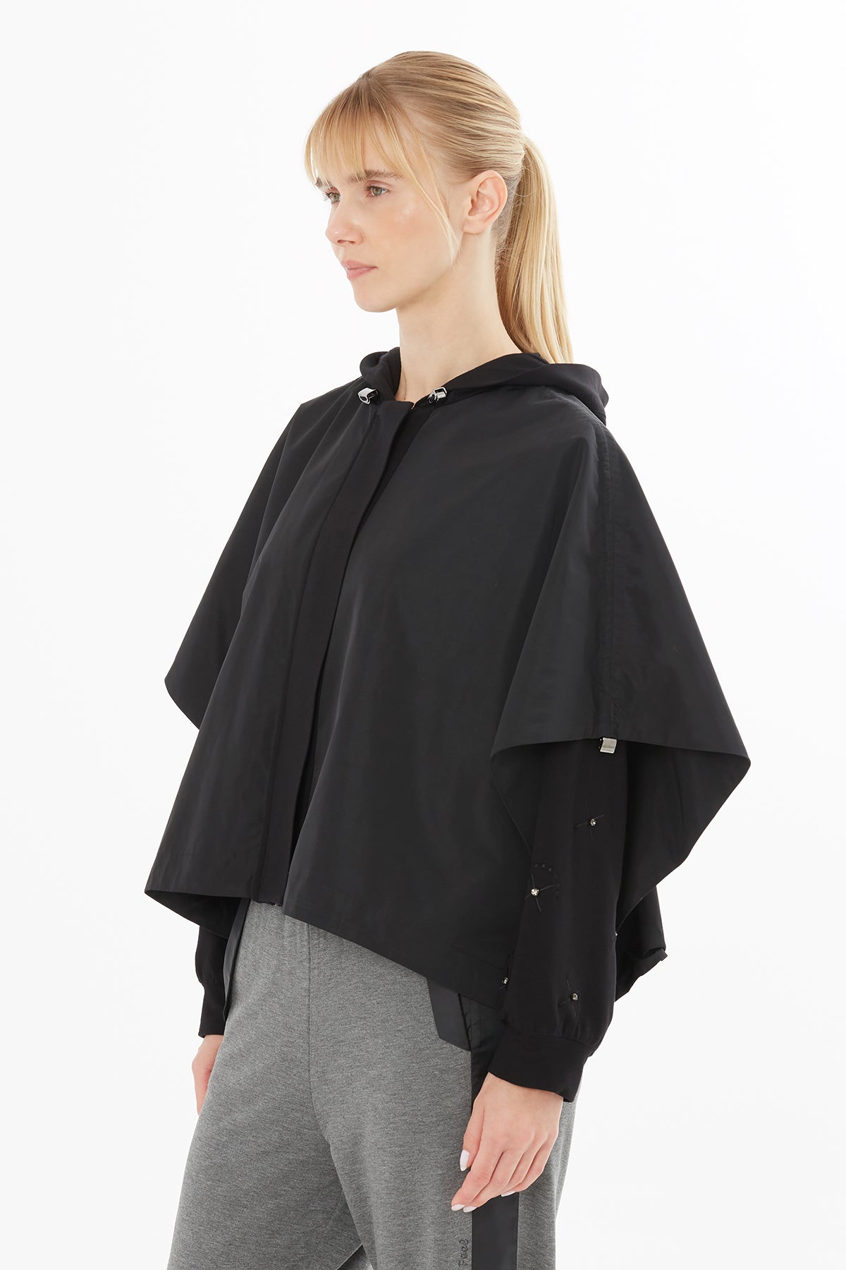 Nakış Üzeri İşleme Detaylı Yağmurluk