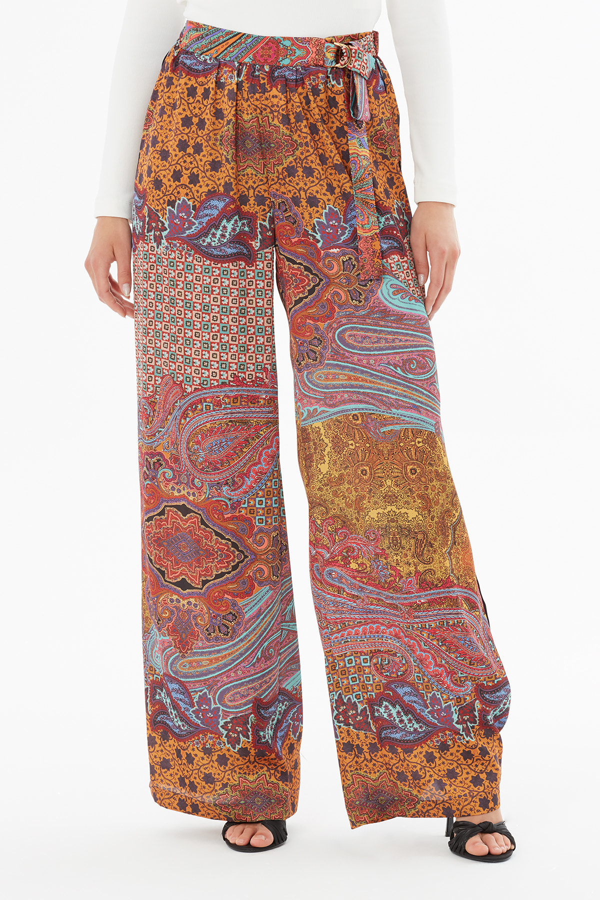 Aksesuar Detaylı Dessenli Pantolon