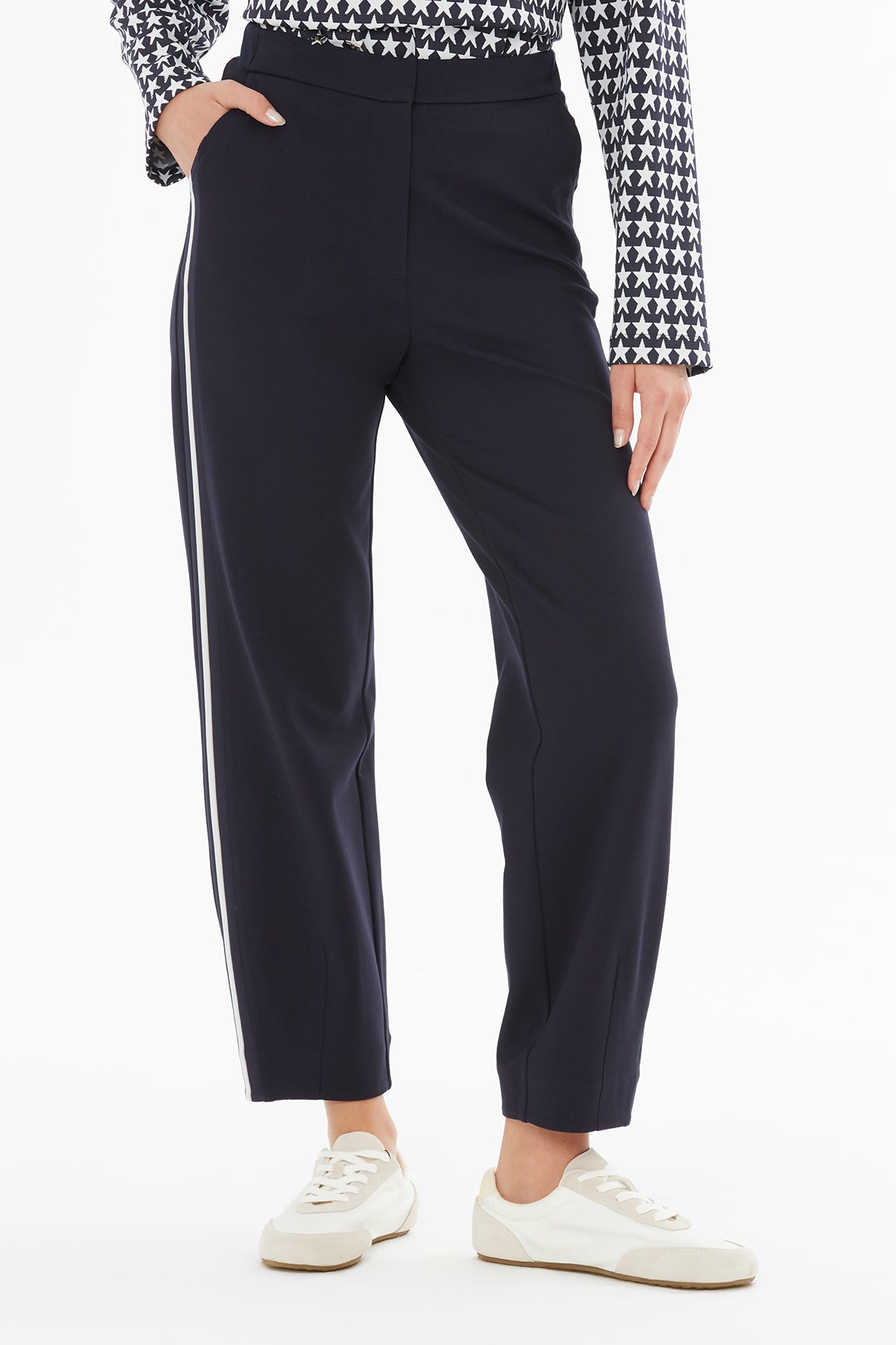 Yanları Çizgi Detaylı Pantolon