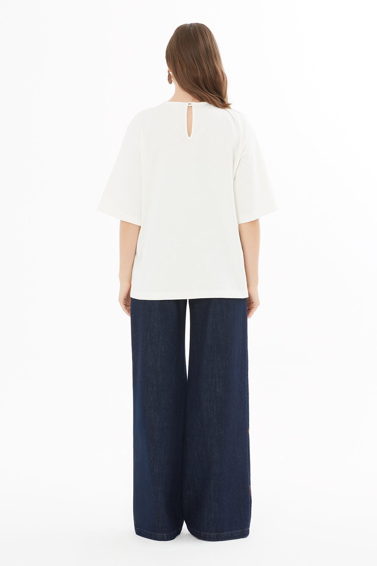 Yaprak Motifli Nakışlı T-shirt