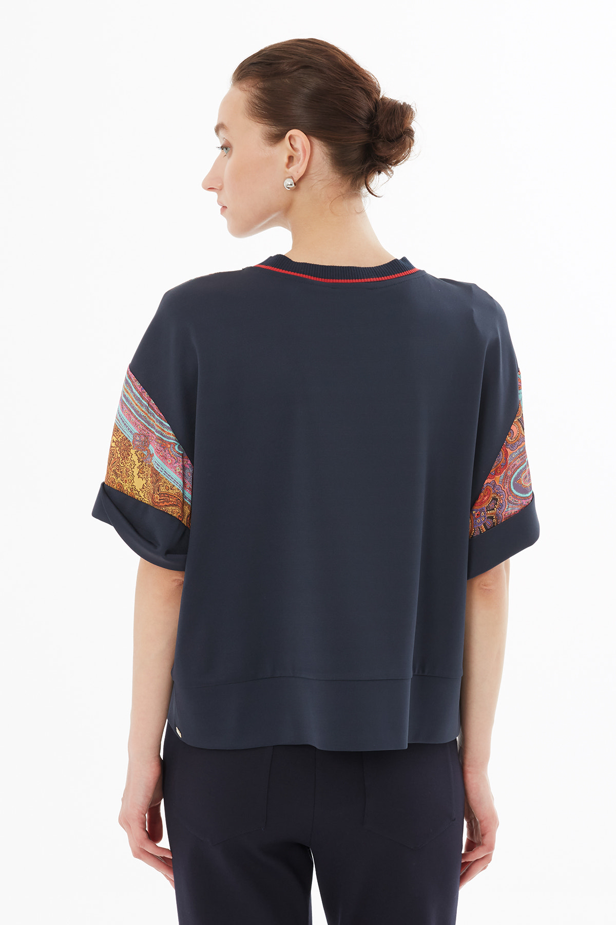 Yuvarlak Triko Yakalı Desenli T-Shirt