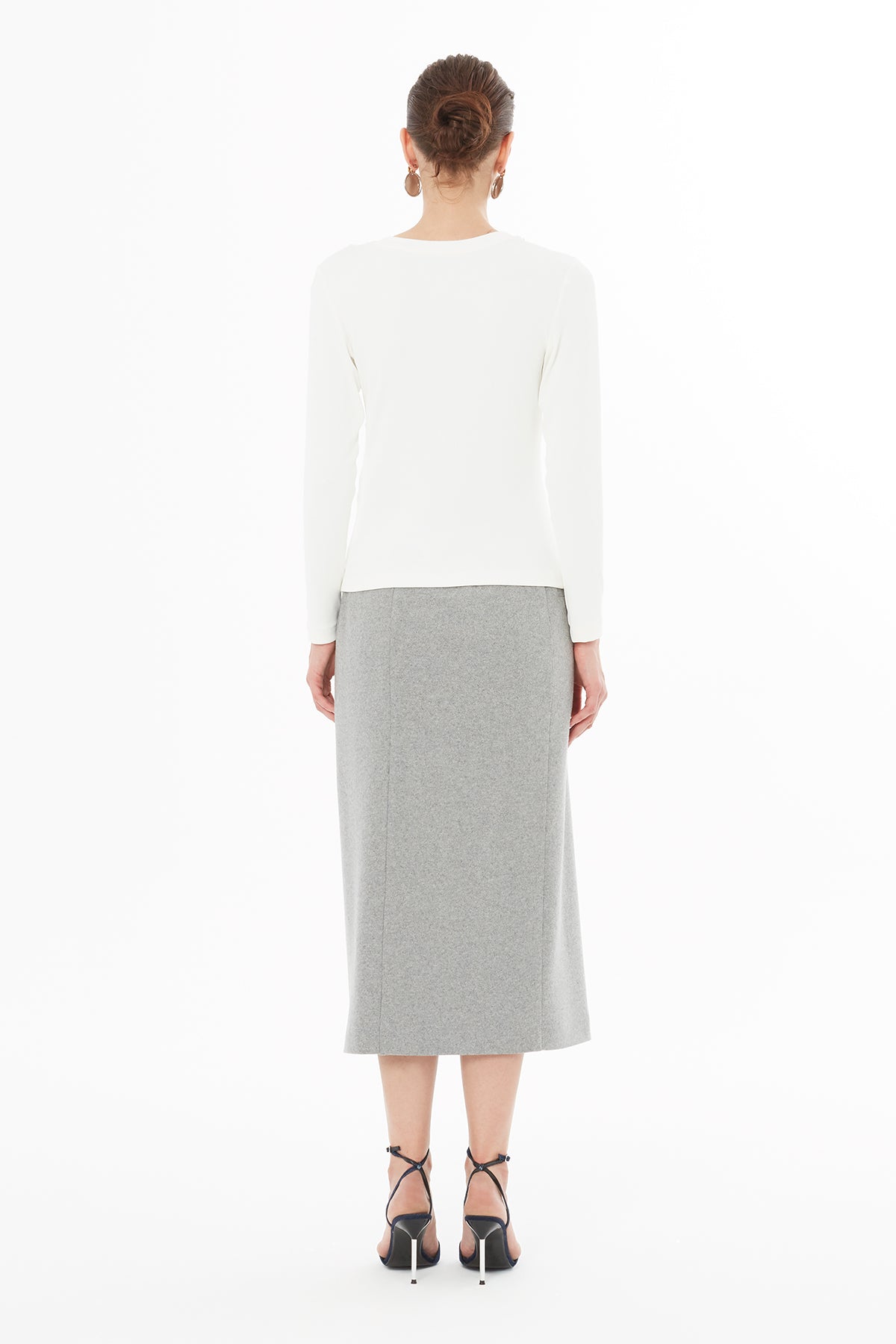 Yakası İşlemeli Büzgü Detaylı T-Shirt