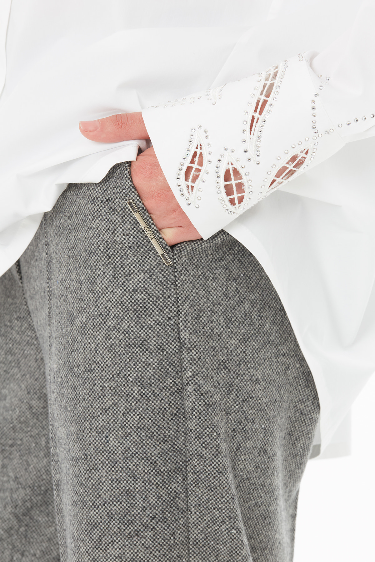 Kolları İşleme Ve Nakış Detaylı Gömlek