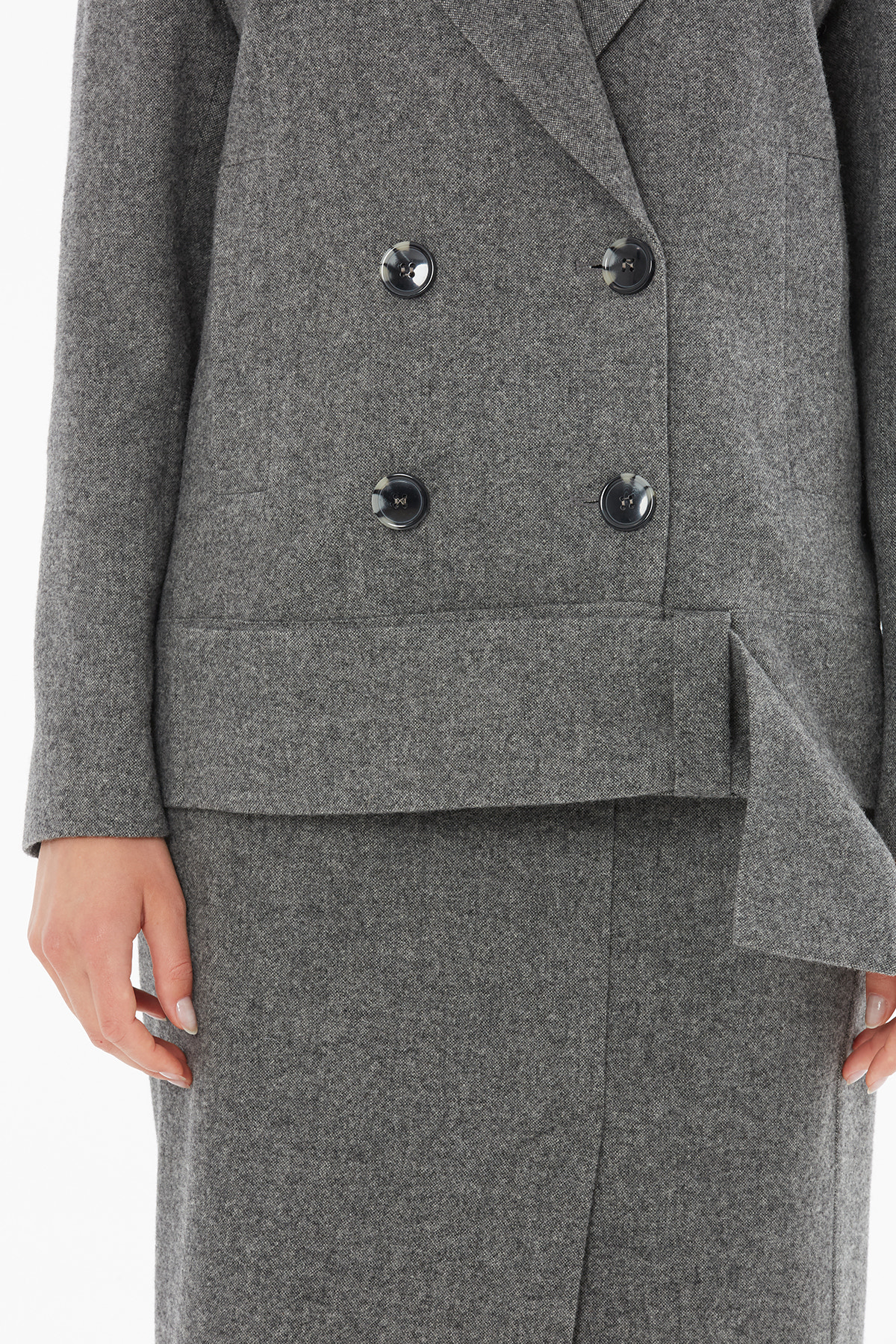 Önden Düğmeli Uzun Kollu Ceket