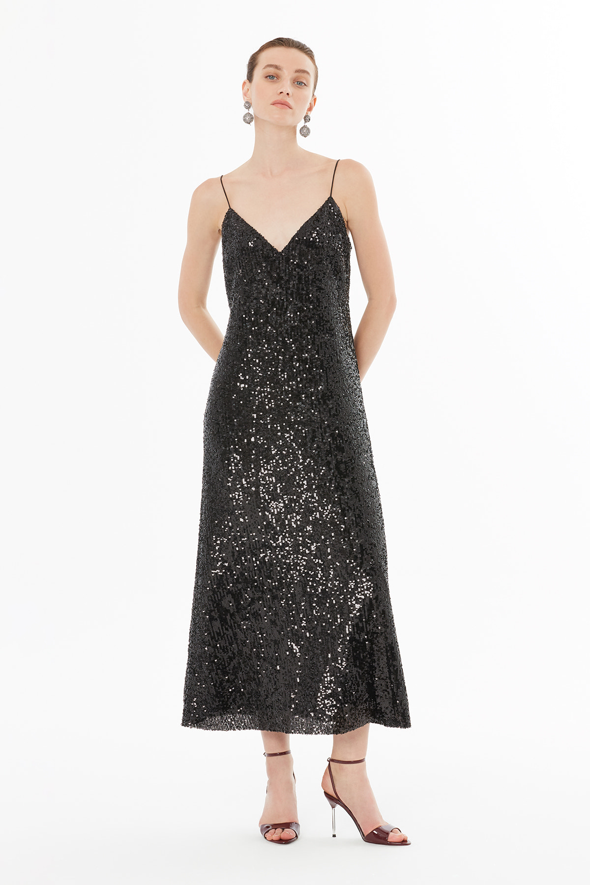 İnce Askılı V Yaka Saten Maxi Elbise