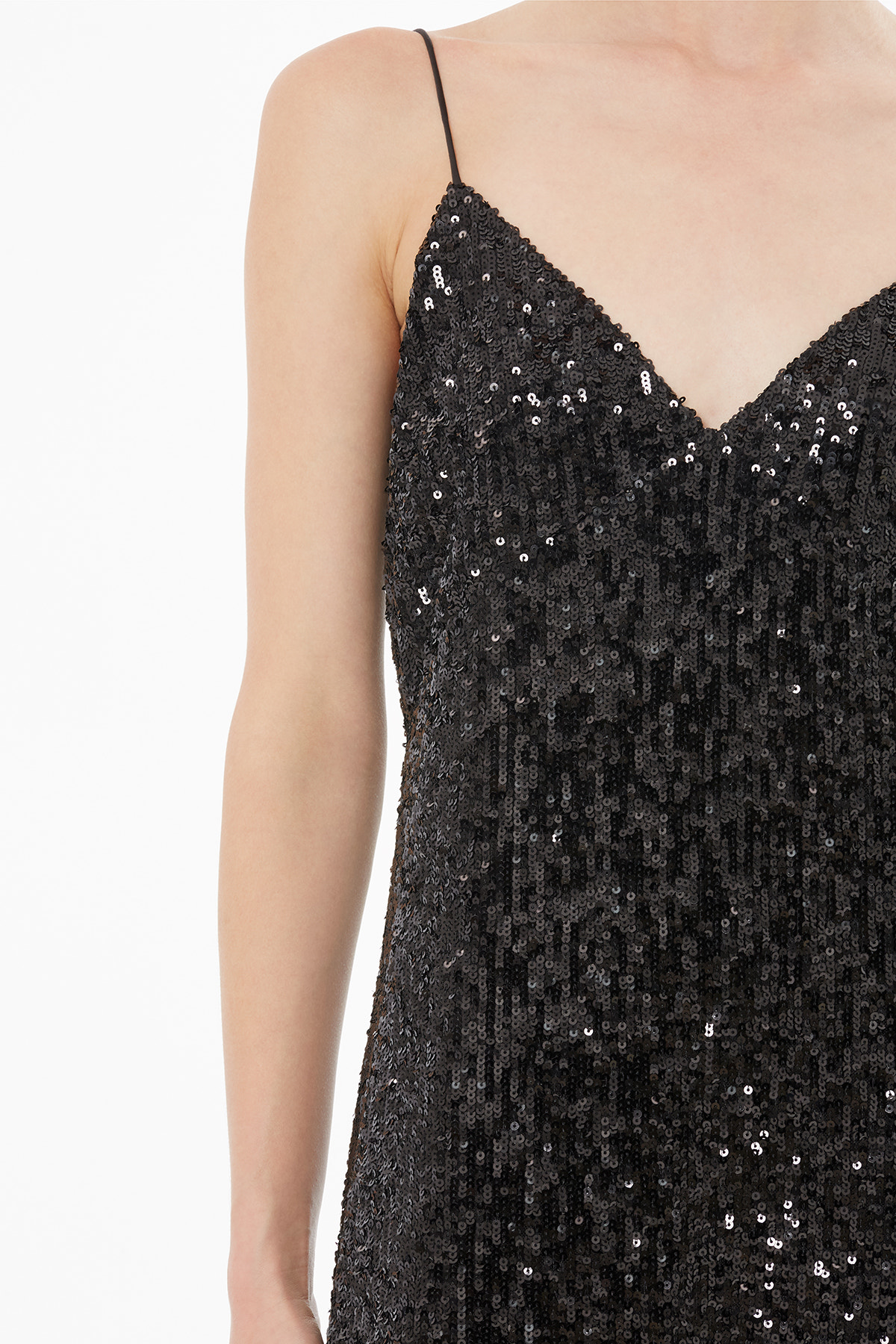 İnce Askılı V Yaka Saten Maxi Elbise