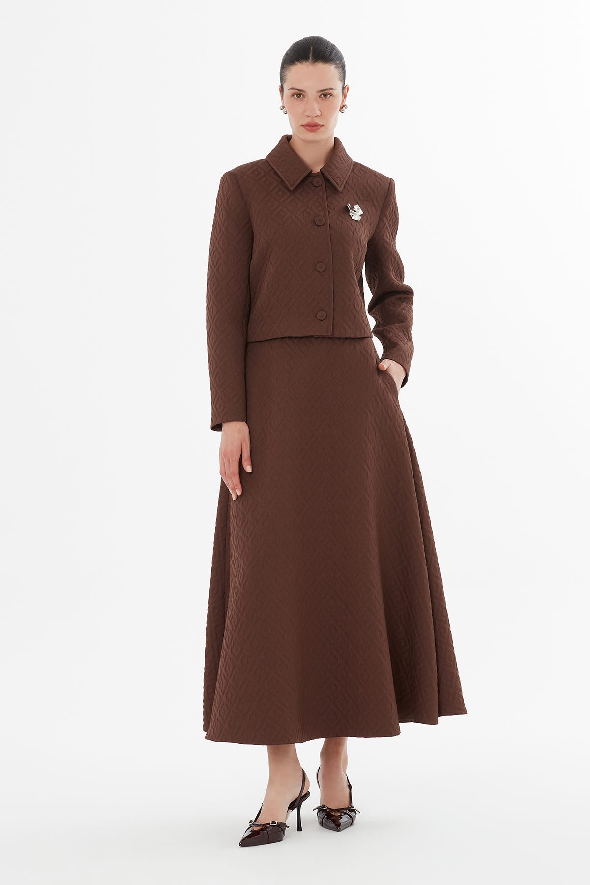 Broşlu Kısa Ceket Ve Pileli Etekli Takım