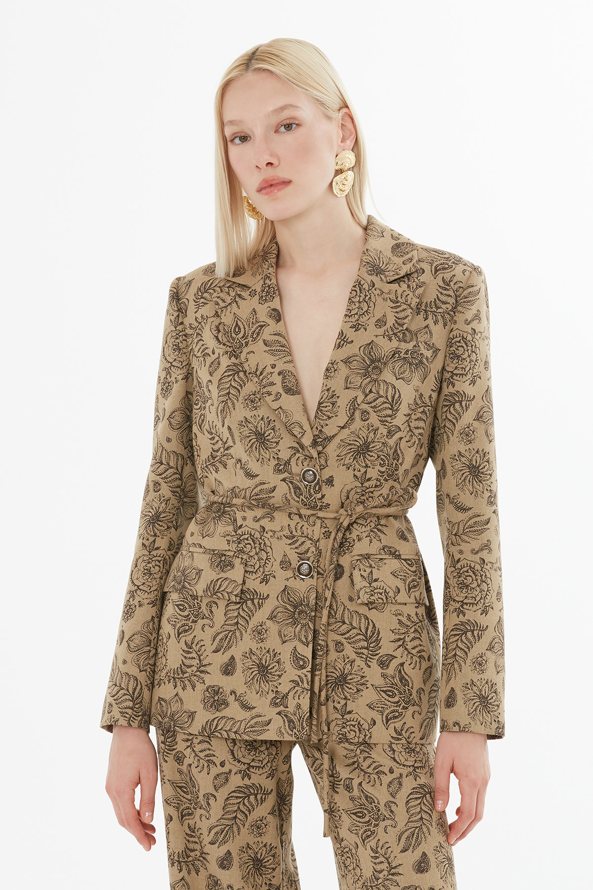 Bağlamalı Desenli Ceket Ve Pileli Pantolonlu Takım