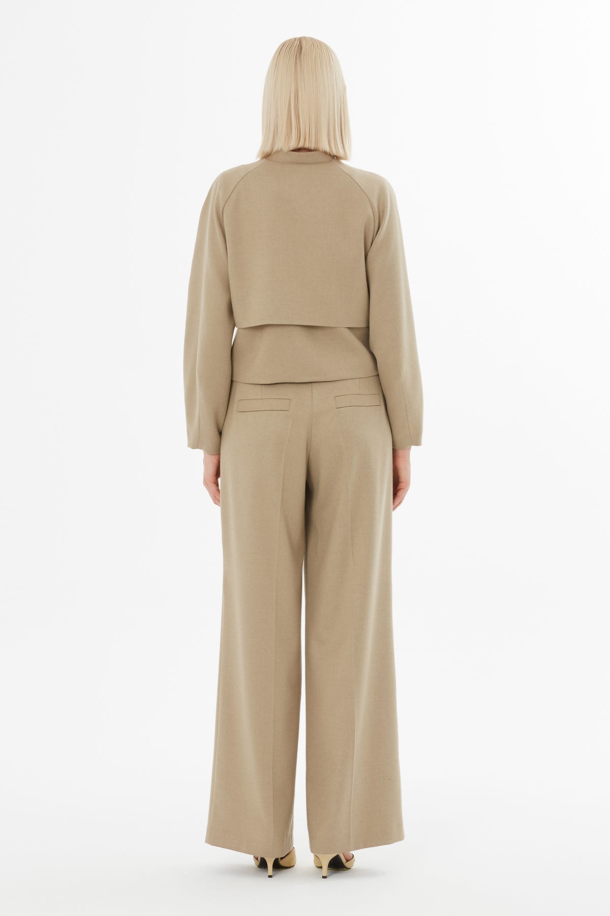 Düğmeli Ceket Ve Palazzo Pantolonlu Takım