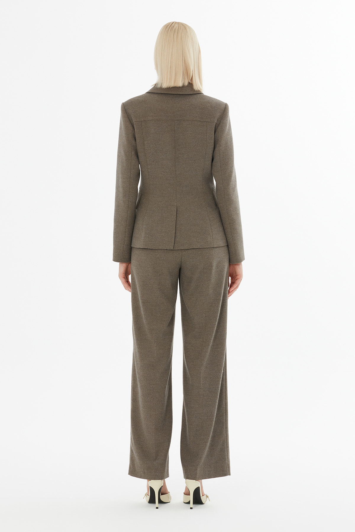 Kruvaze Kapamalı Ceket Ve Pantolonlu Takım