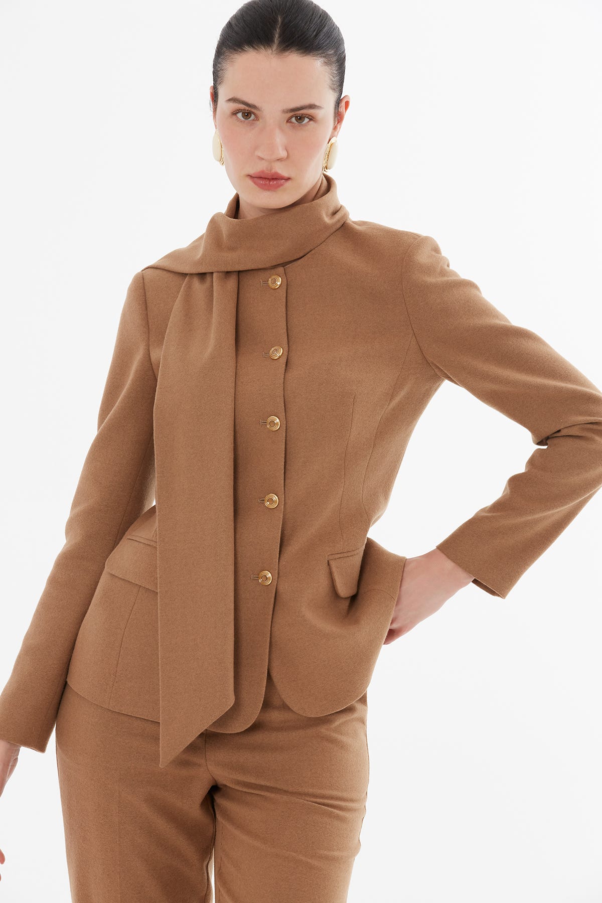 Şal Yakalı Düğme Kapamalı Pantolonlu Takım