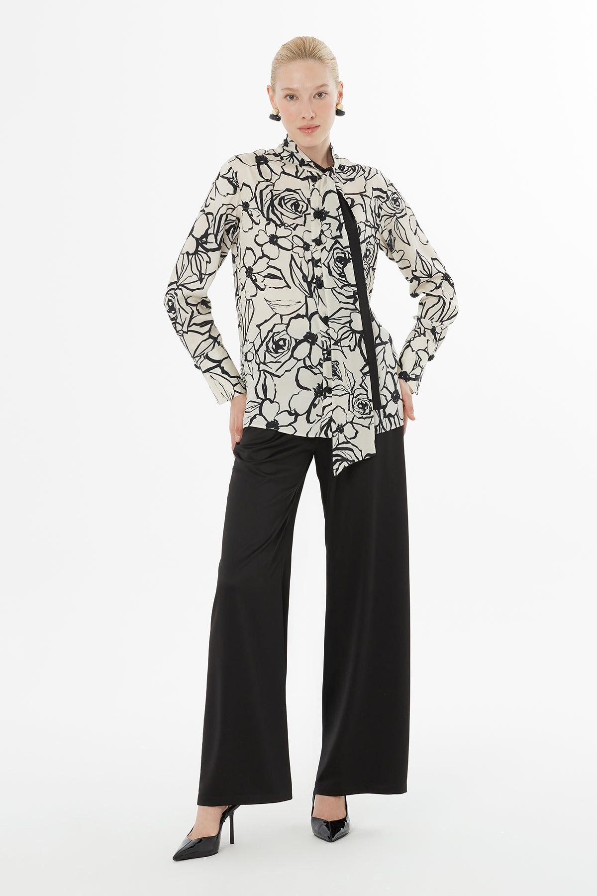 Yakadan Fularlı Ve Beli Lastikli Pijama Takımı