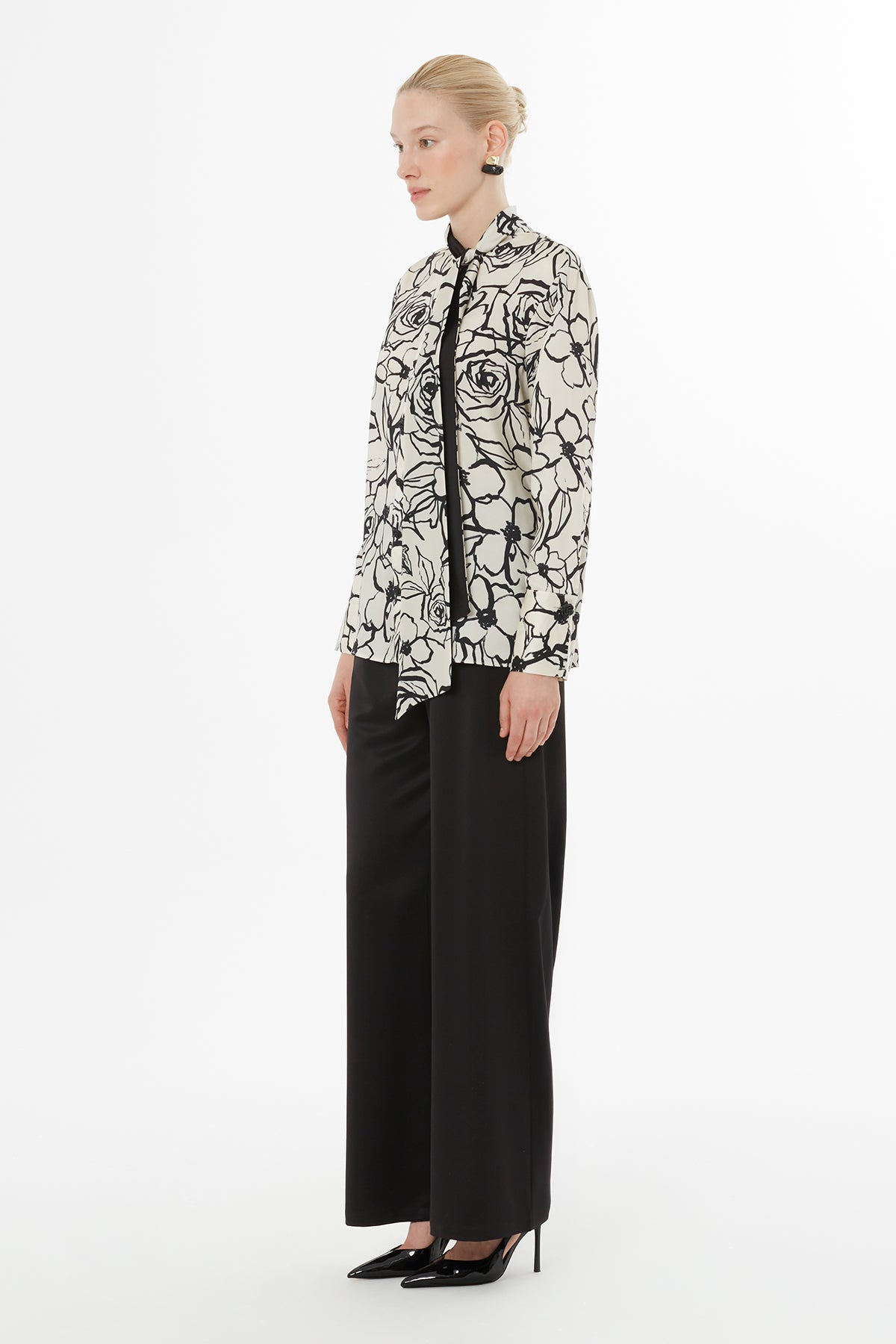 Yakadan Fularlı Ve Beli Lastikli Pijama Takımı