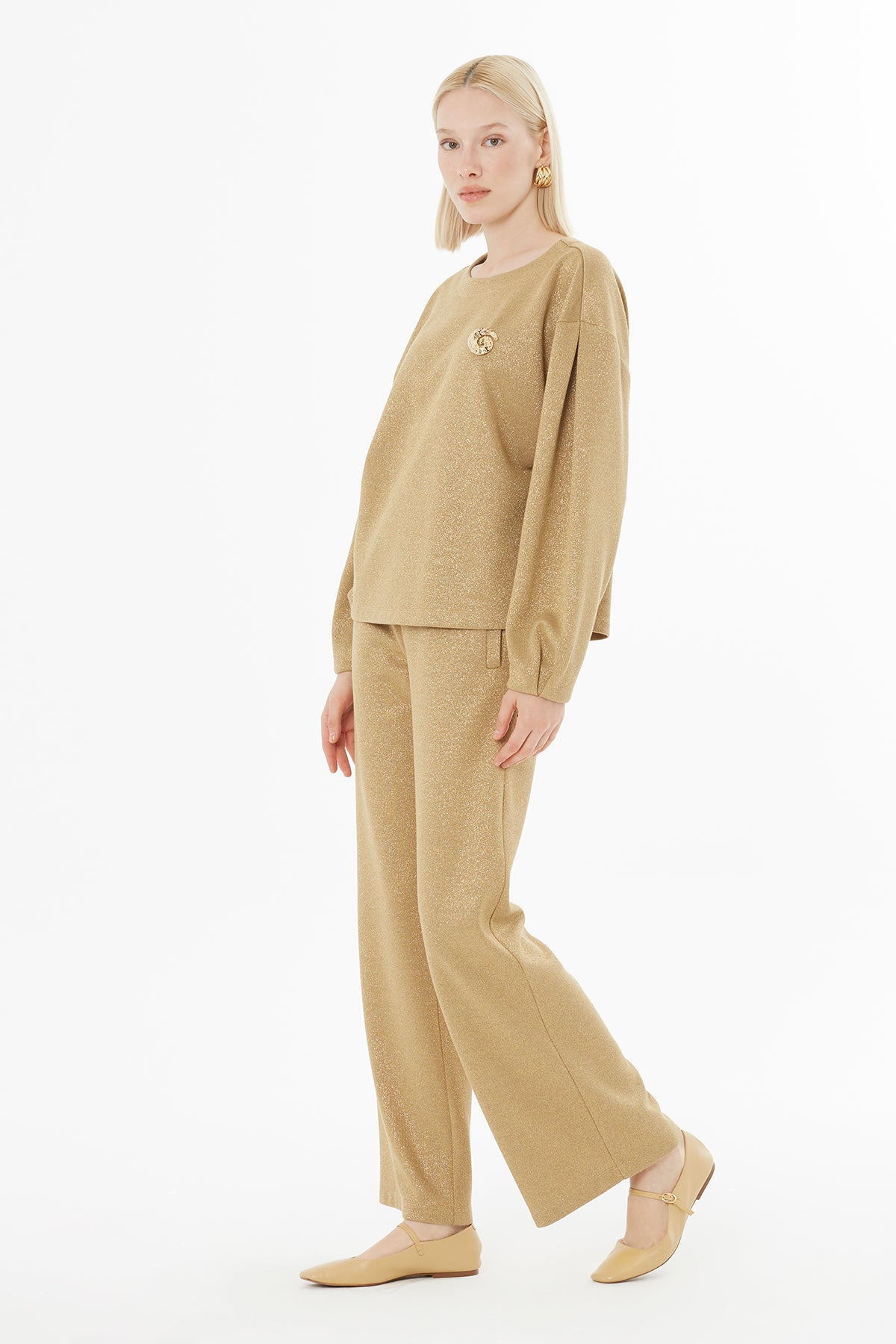 Broş Detaylı Beli Lastikli Simli Eşofman Takımı