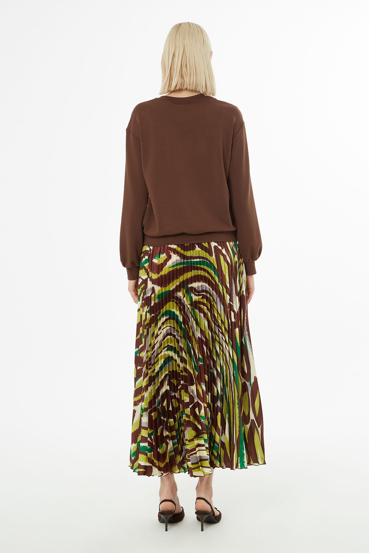 Bisiklet Yakalı Bluz Ve Piliseli Etekli Takım