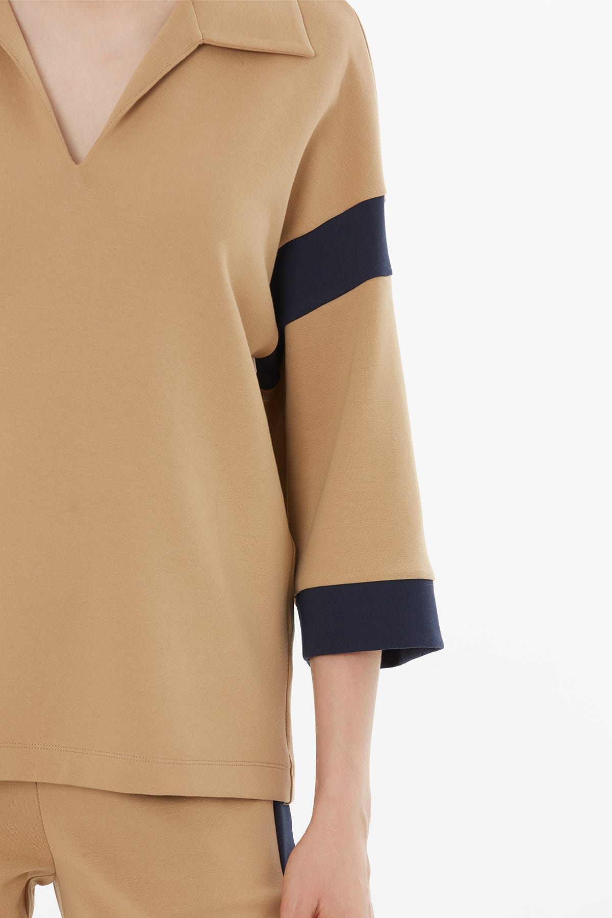 V Yaka Garnili Eşofman Takımı