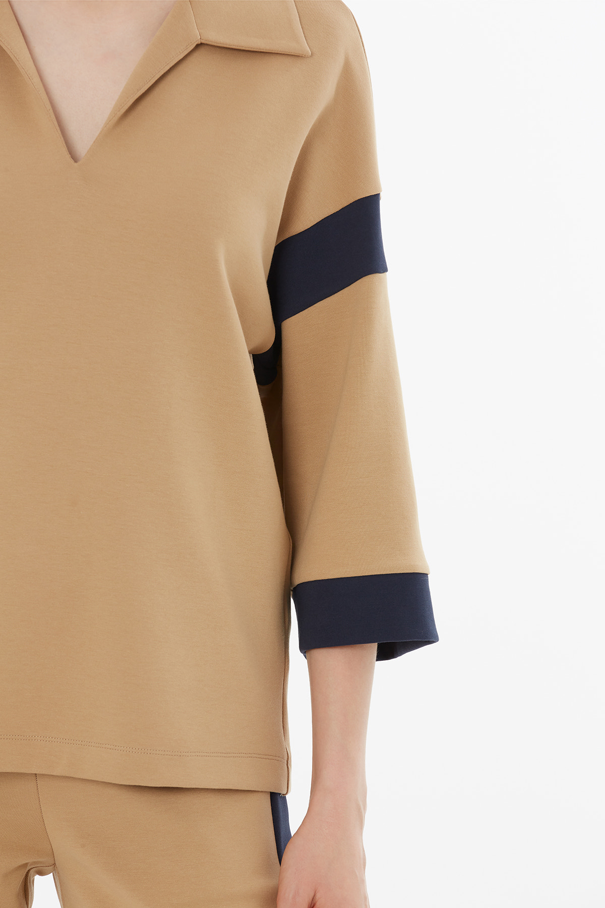 V Yaka Garnili Eşofman Takımı