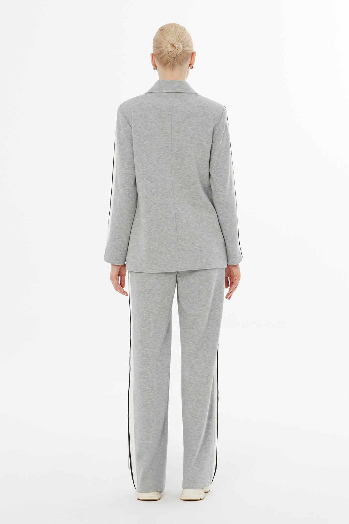 Yan Dikişler Şeritli Eşofman Takımı