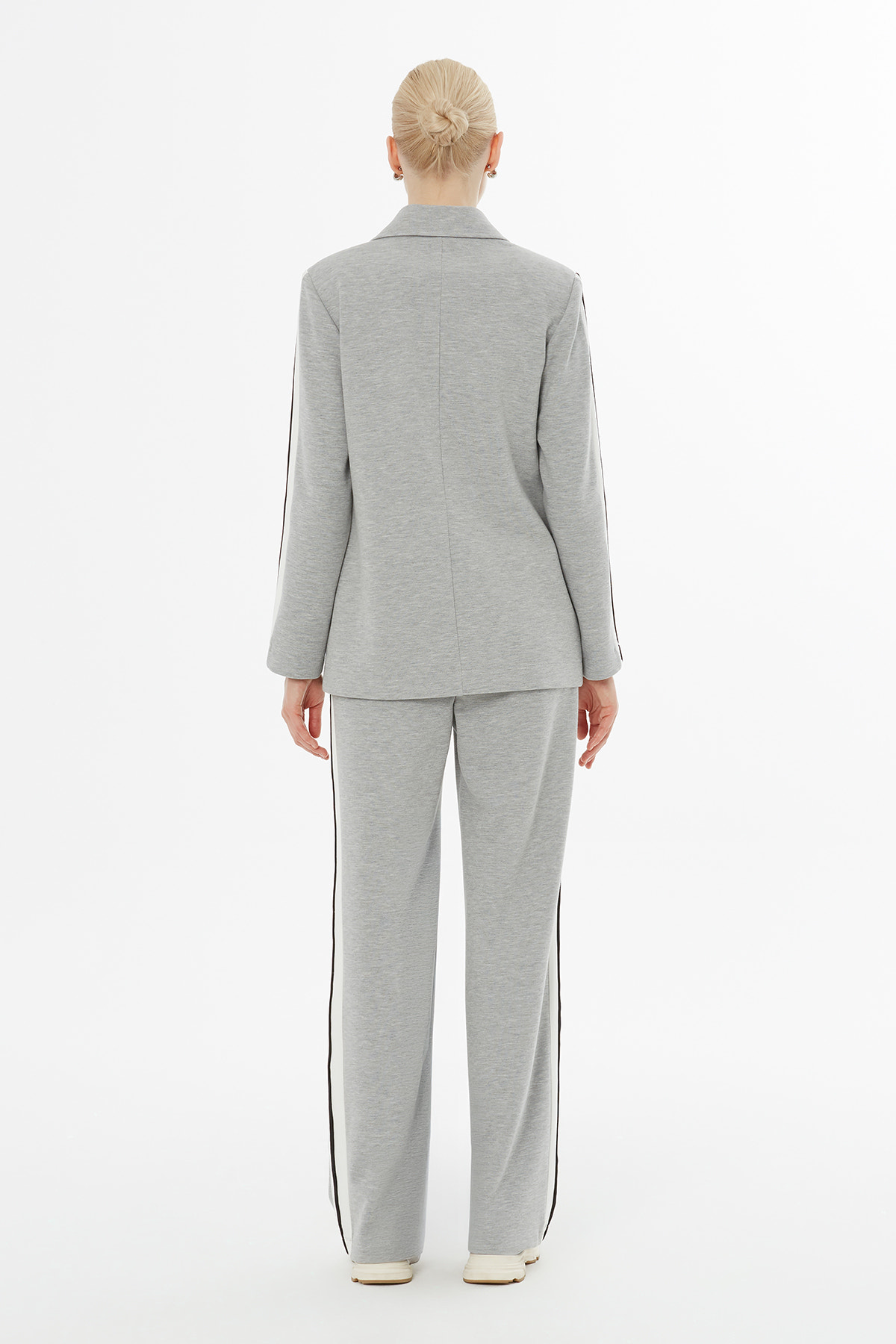 Yan Dikişler Şeritli Eşofman Takımı