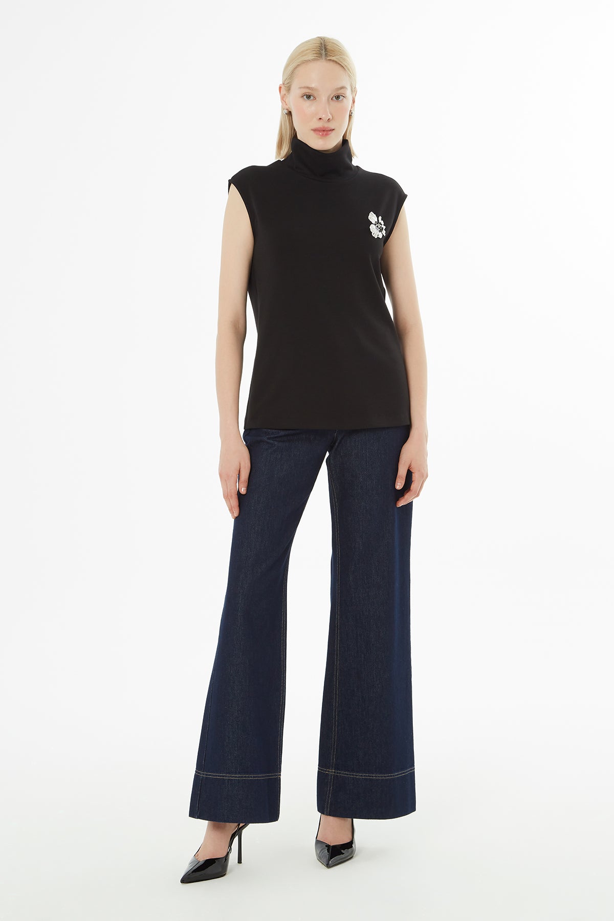 Dikme Aksesuar Detaylı Bluz