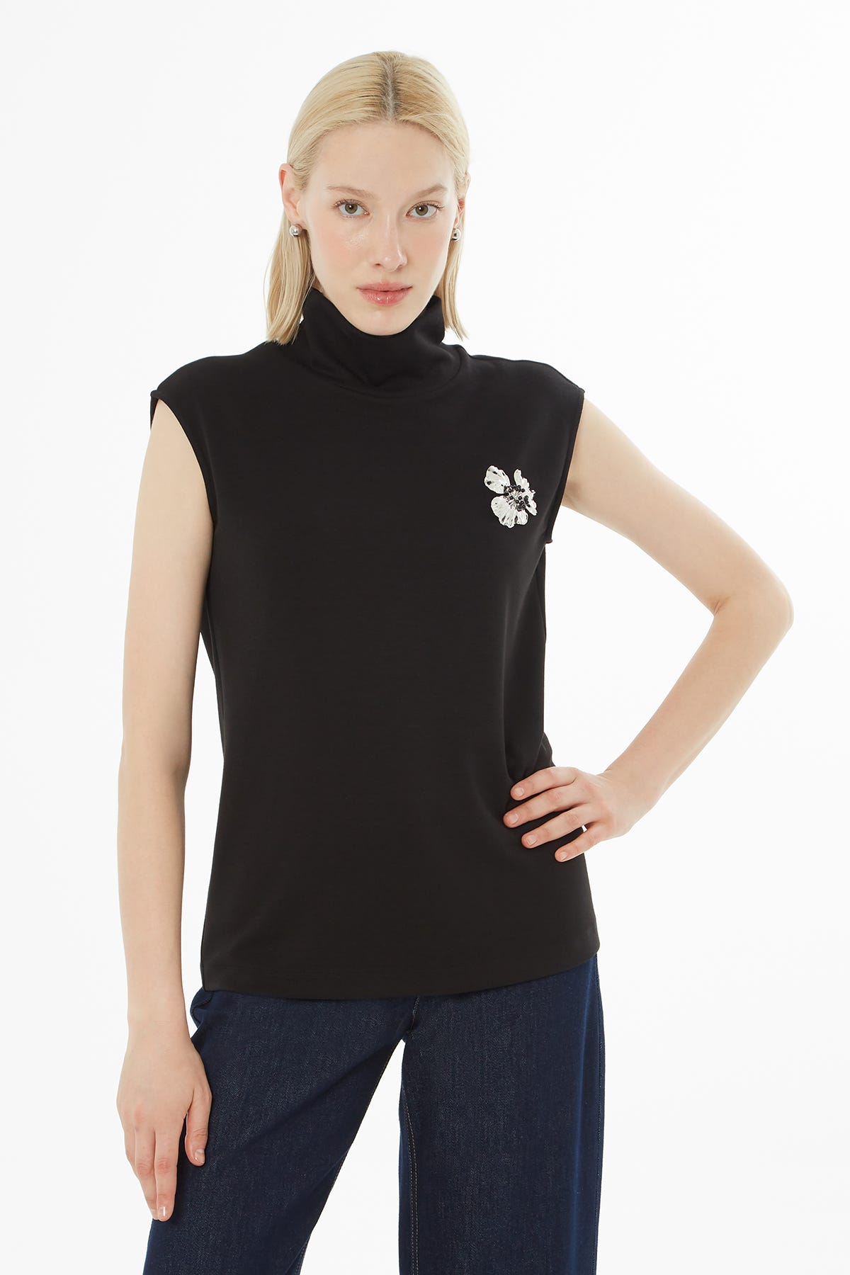 Dikme Aksesuar Detaylı Bluz