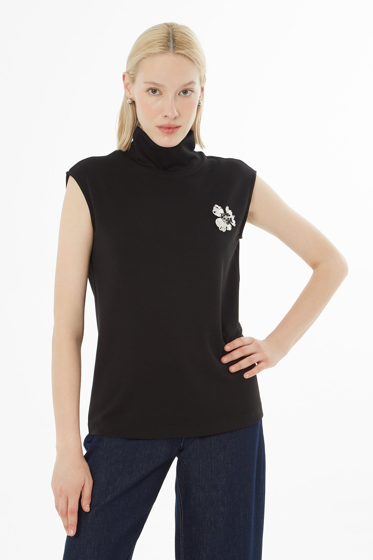 Dikme Aksesuar Detaylı Bluz