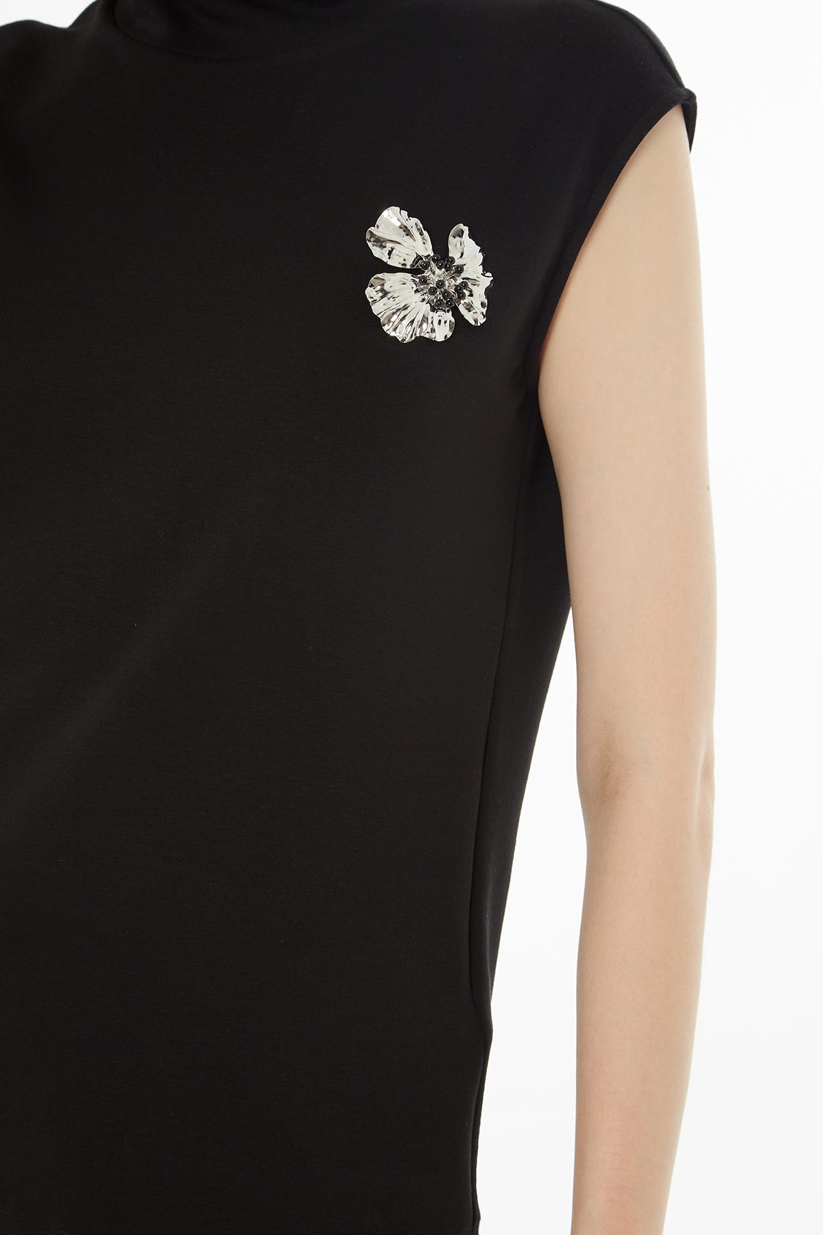 Dikme Aksesuar Detaylı Bluz