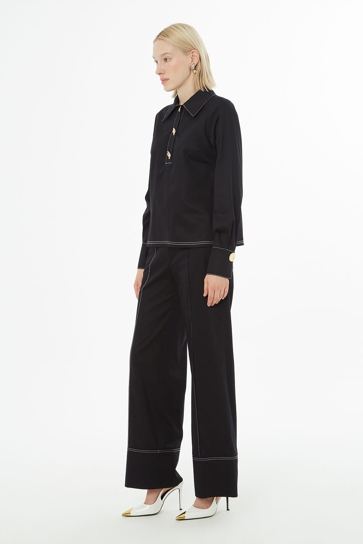 Kontrast Dikişli Asimetrik Düğmeli Bluz