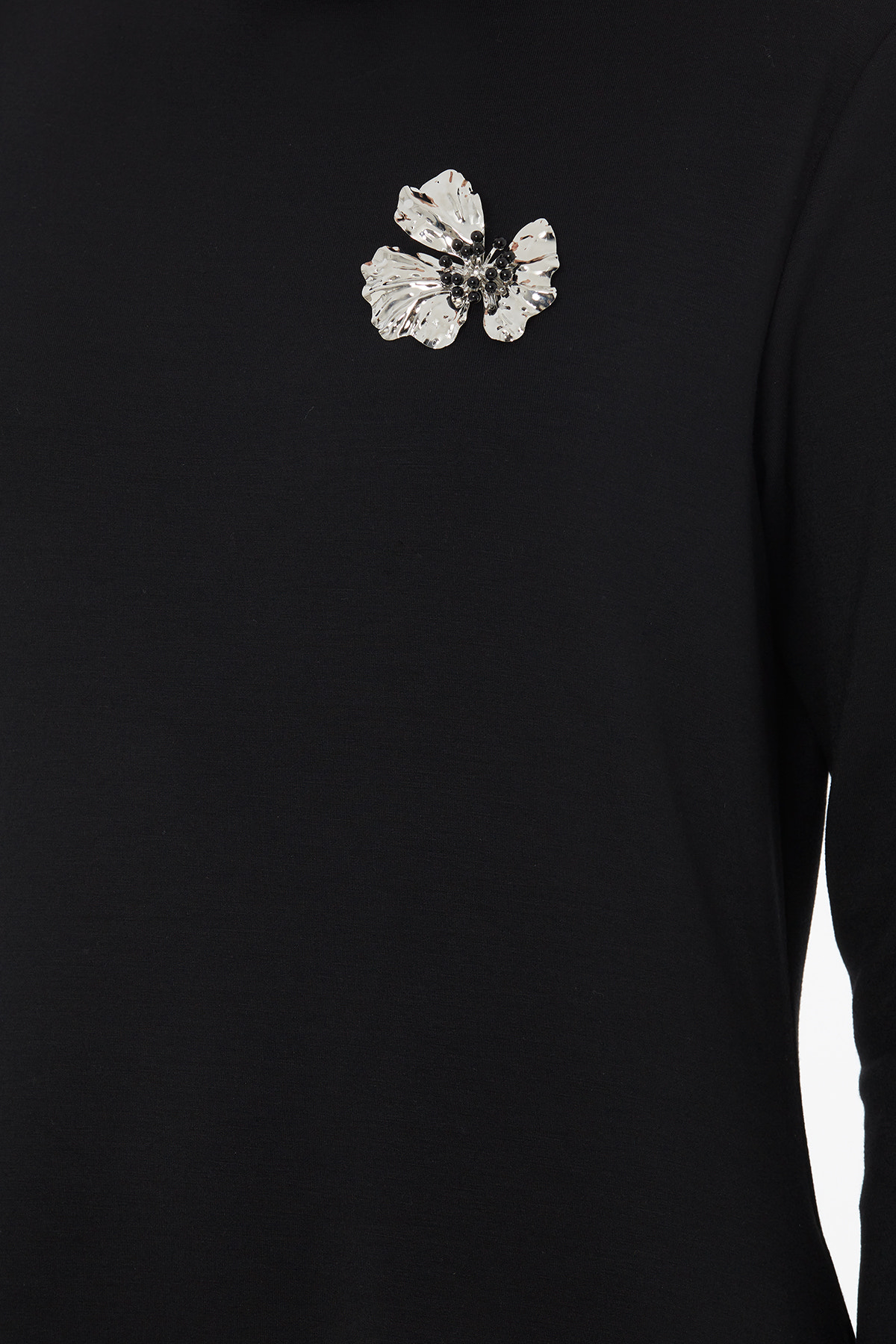 Boğazlı Broş Detaylı Uzun Elbise