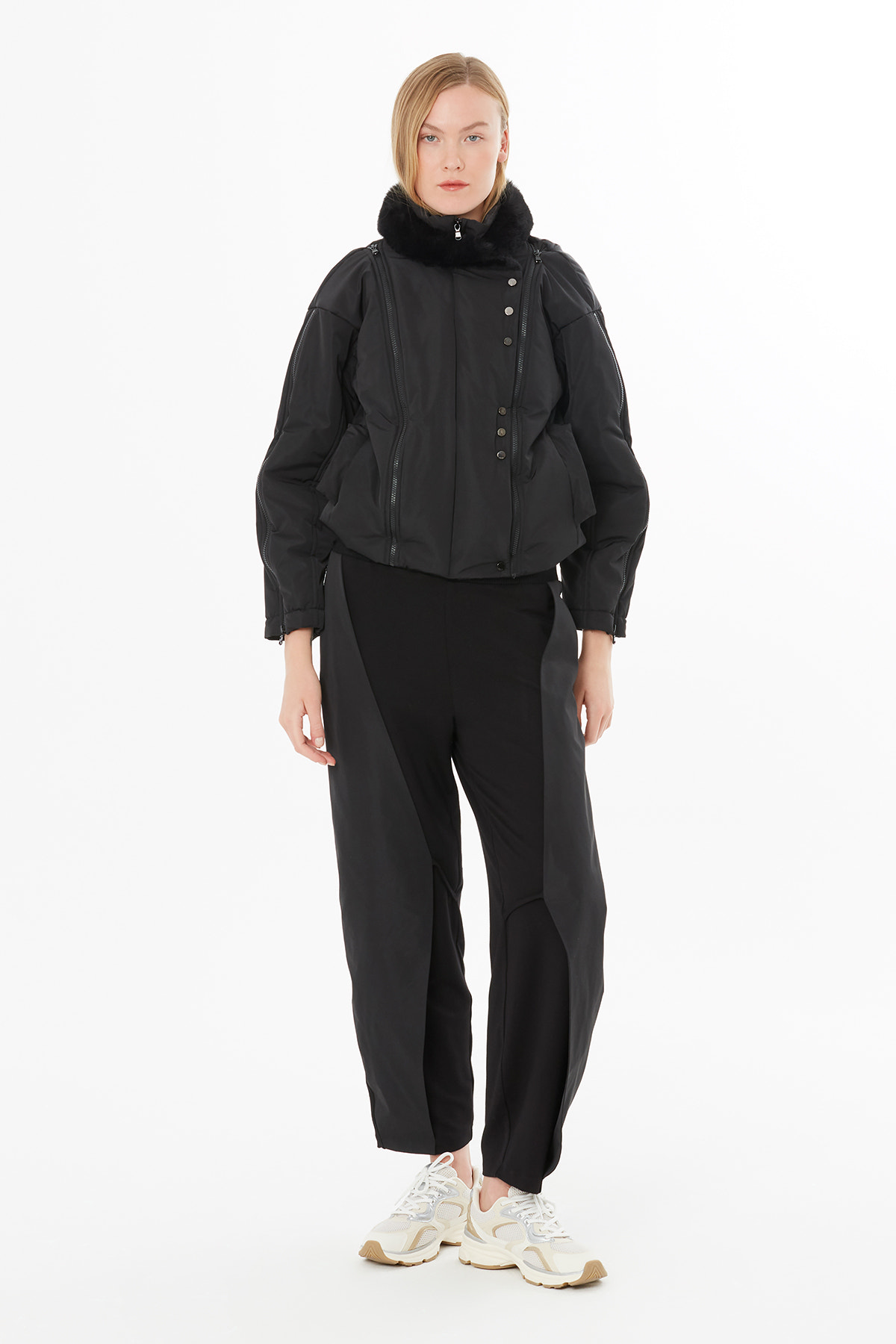 Dik Yakalı Kol Yanları Fermuar Detaylı Mont